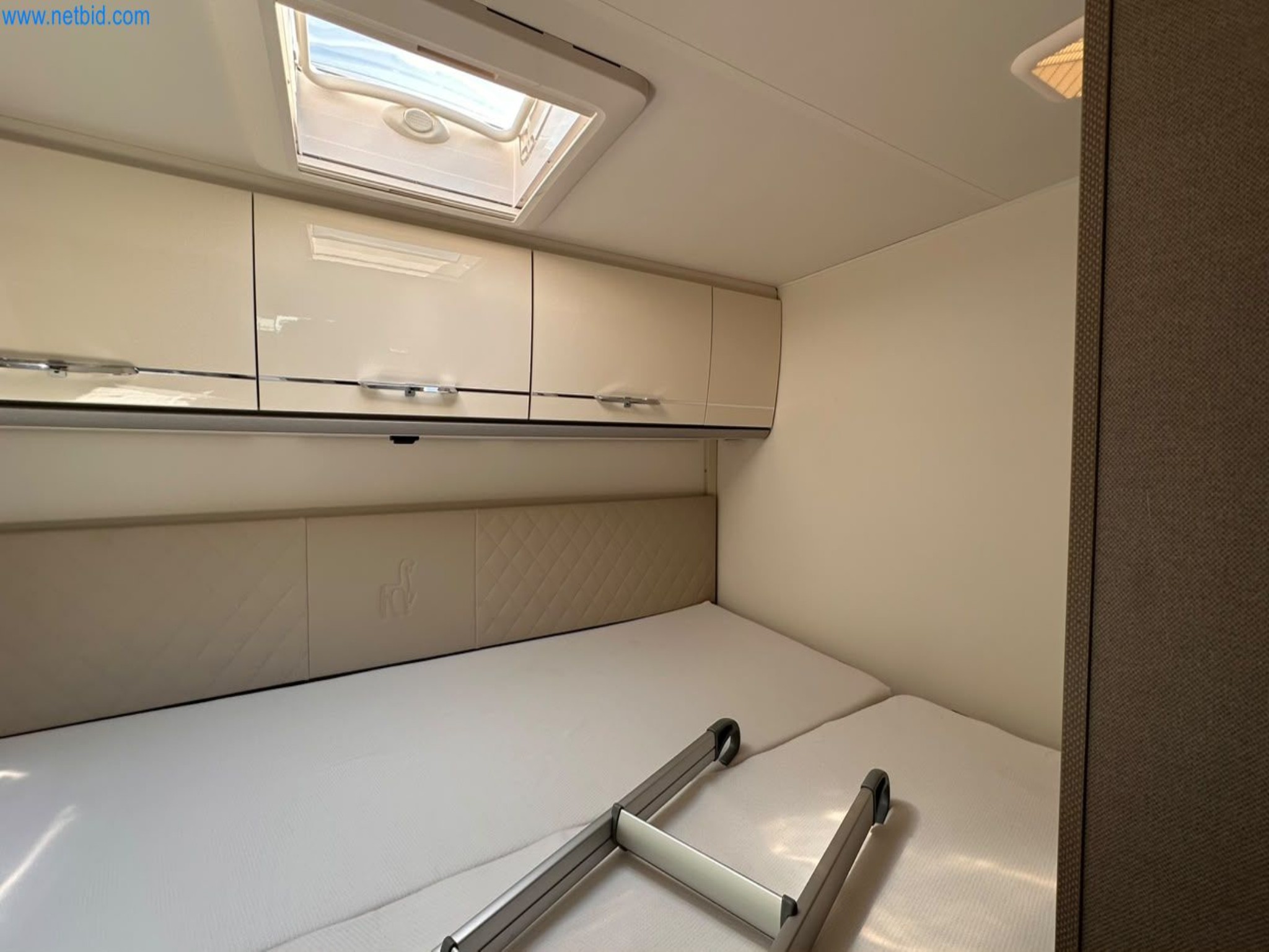 Motorhomes and recreational vehicles, travel trailers, caravan accessories, trucks, office and workshop equipment-14