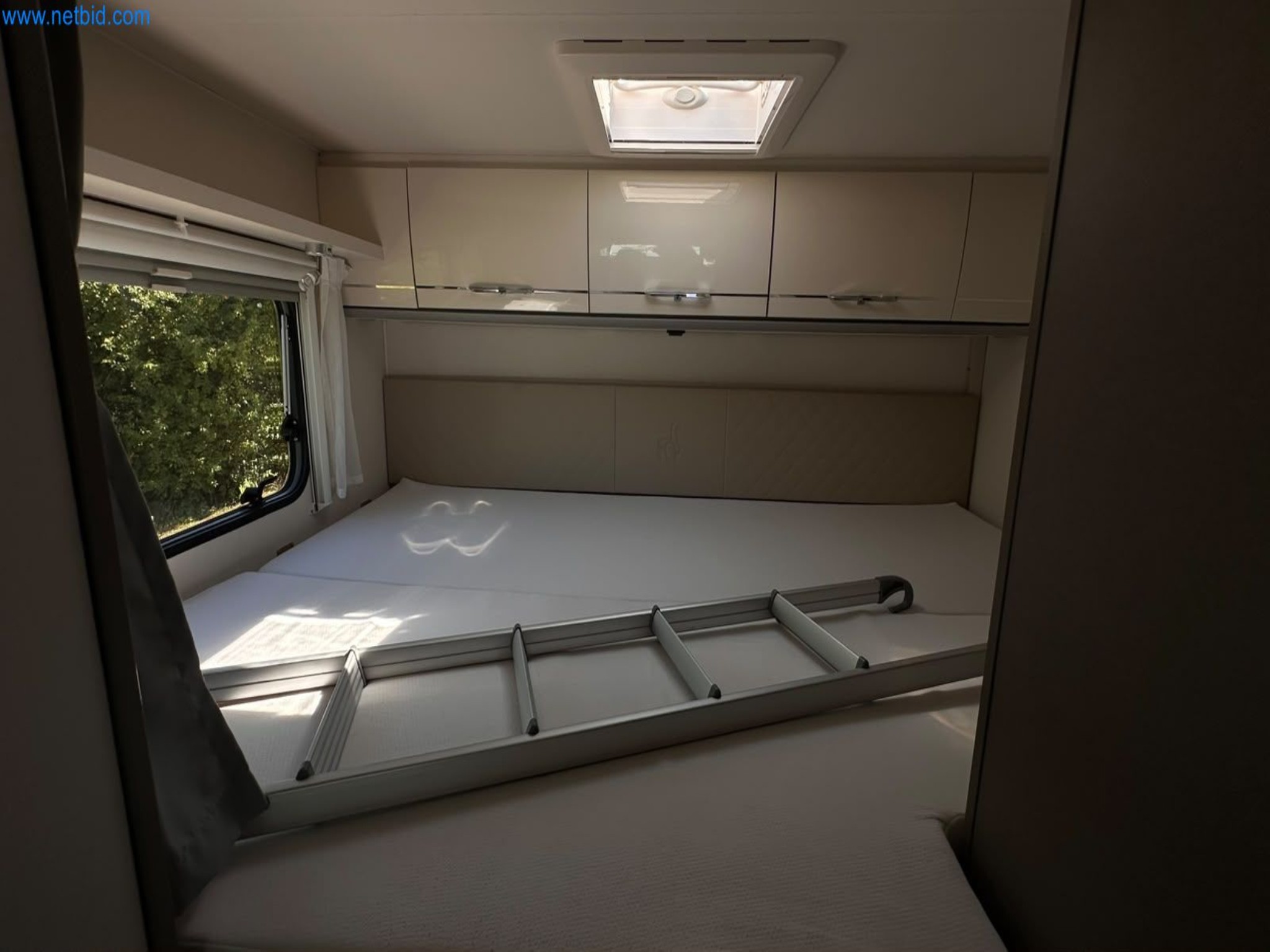 Motorhomes and recreational vehicles, travel trailers, caravan accessories, trucks, office and workshop equipment-16