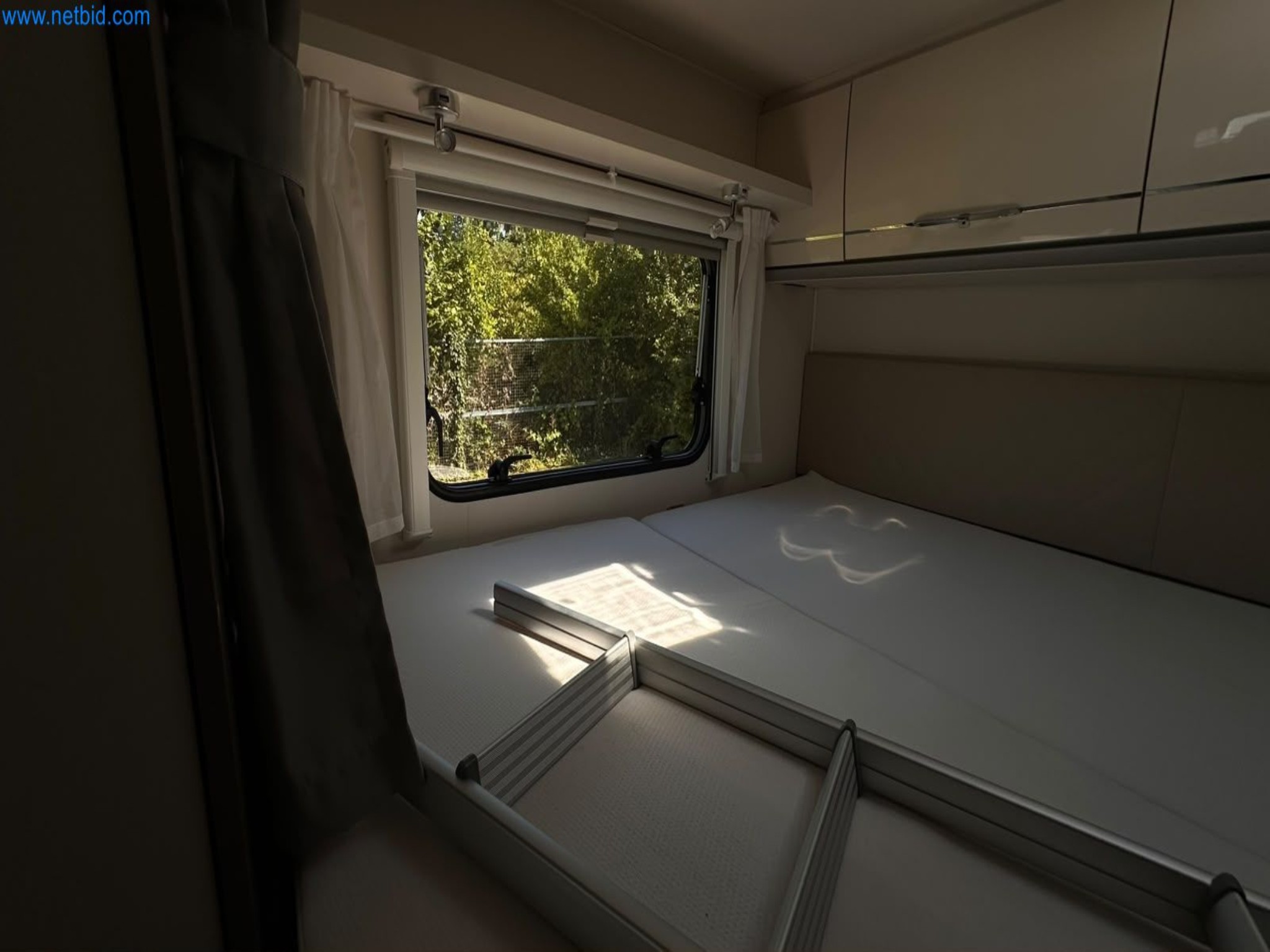 Motorhomes and recreational vehicles, travel trailers, caravan accessories, trucks, office and workshop equipment-4