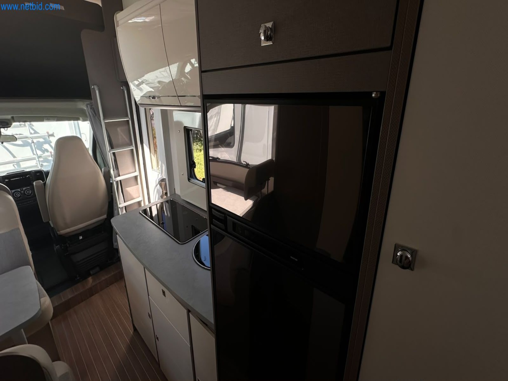 Motorhomes and recreational vehicles, travel trailers, caravan accessories, trucks, office and workshop equipment-7