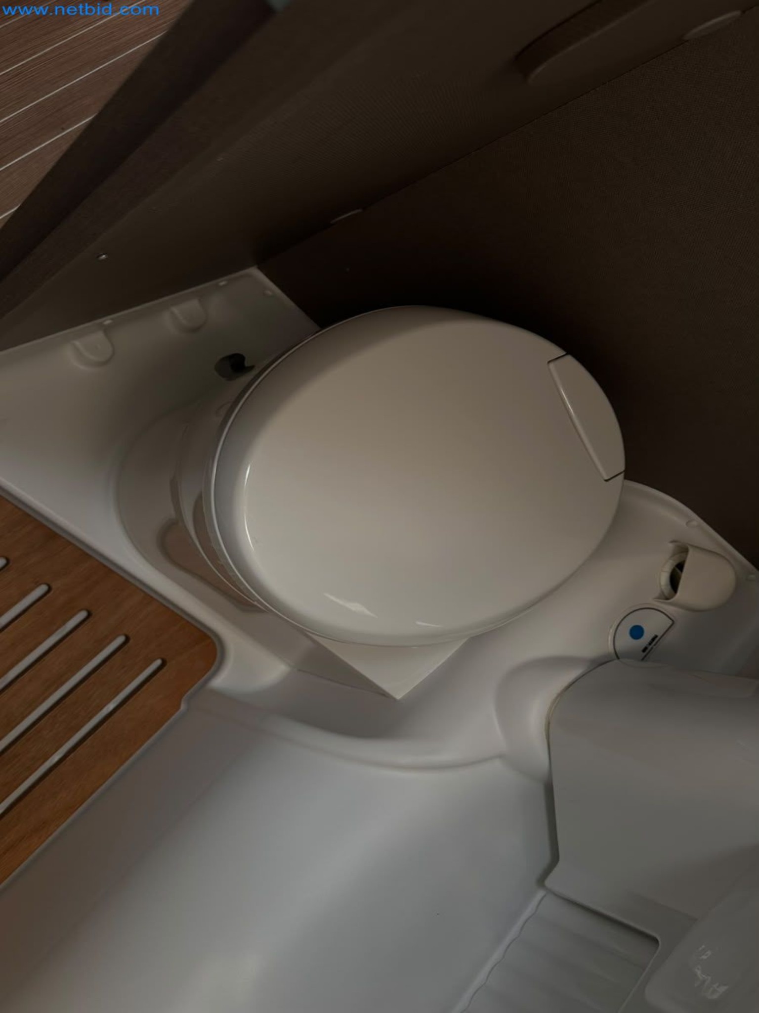 Motorhomes and recreational vehicles, travel trailers, caravan accessories, trucks, office and workshop equipment-11