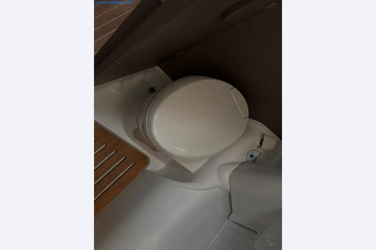 Motorhomes and recreational vehicles, travel trailers, caravan accessories, trucks, office and workshop equipment-11