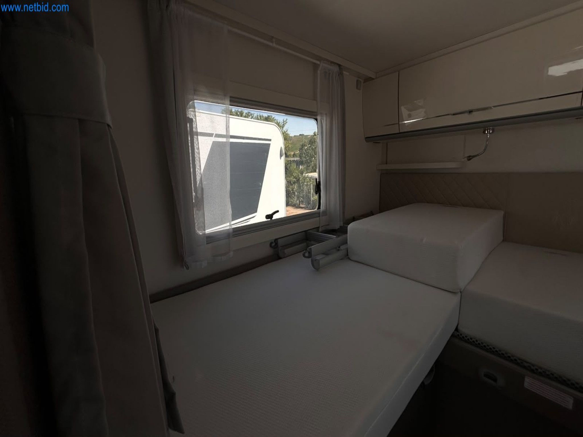 Motorhomes and recreational vehicles, travel trailers, caravan accessories, trucks, office and workshop equipment-12