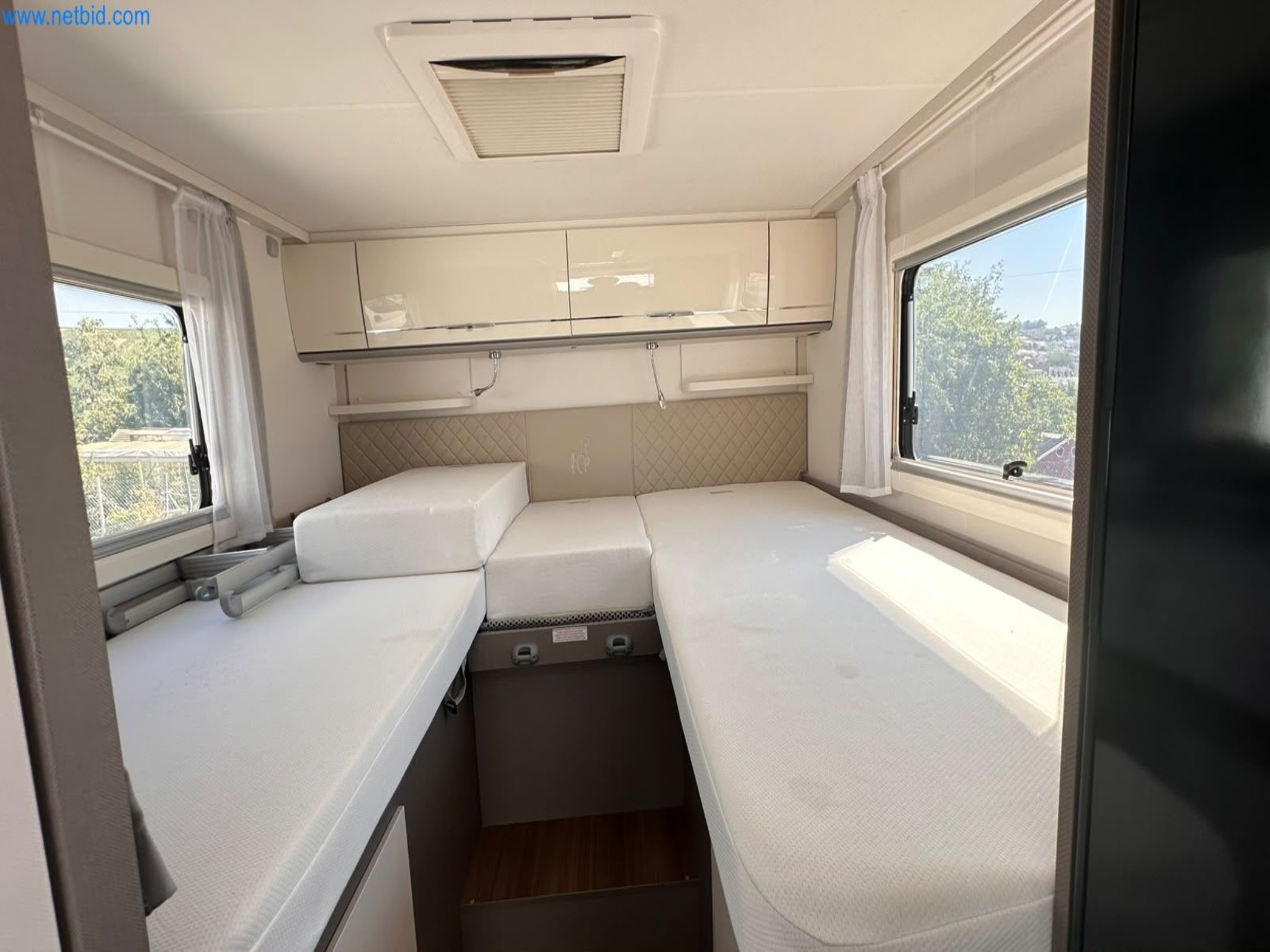 Motorhomes and recreational vehicles, travel trailers, caravan accessories, trucks, office and workshop equipment-18