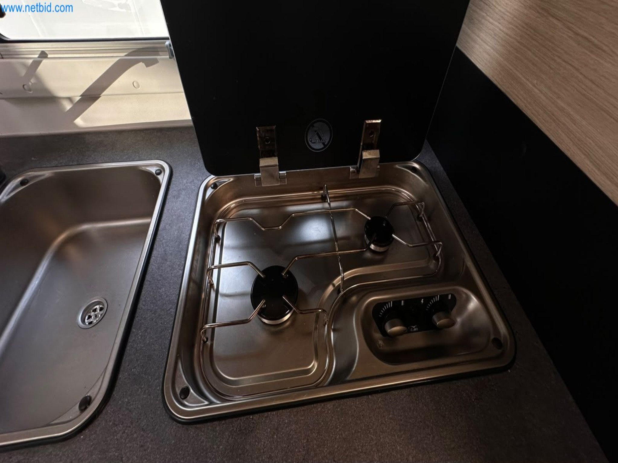 Motorhomes and recreational vehicles, travel trailers, caravan accessories, trucks, office and workshop equipment-10
