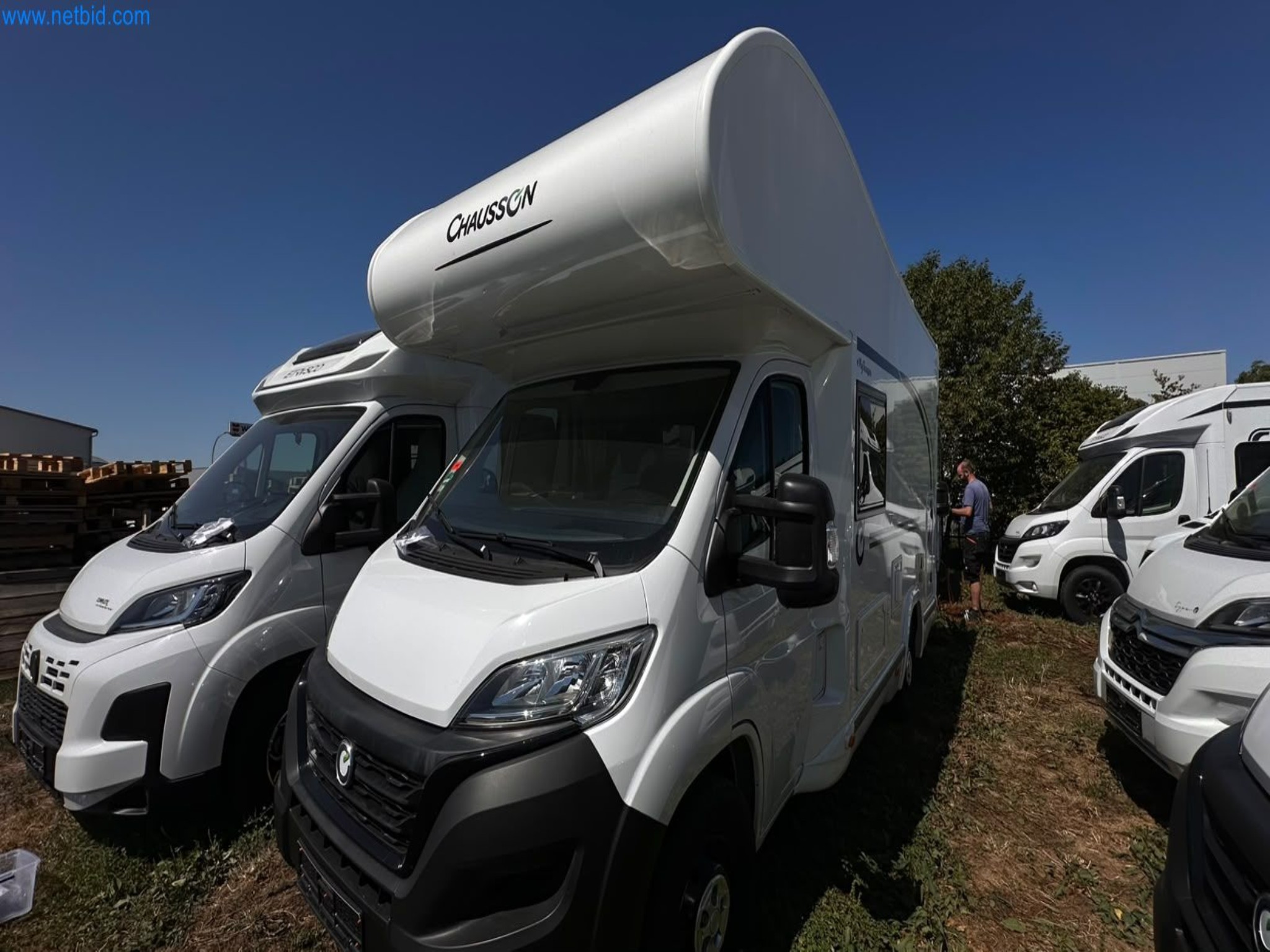 Motorhomes and recreational vehicles, travel trailers, caravan accessories, trucks, office and workshop equipment-12