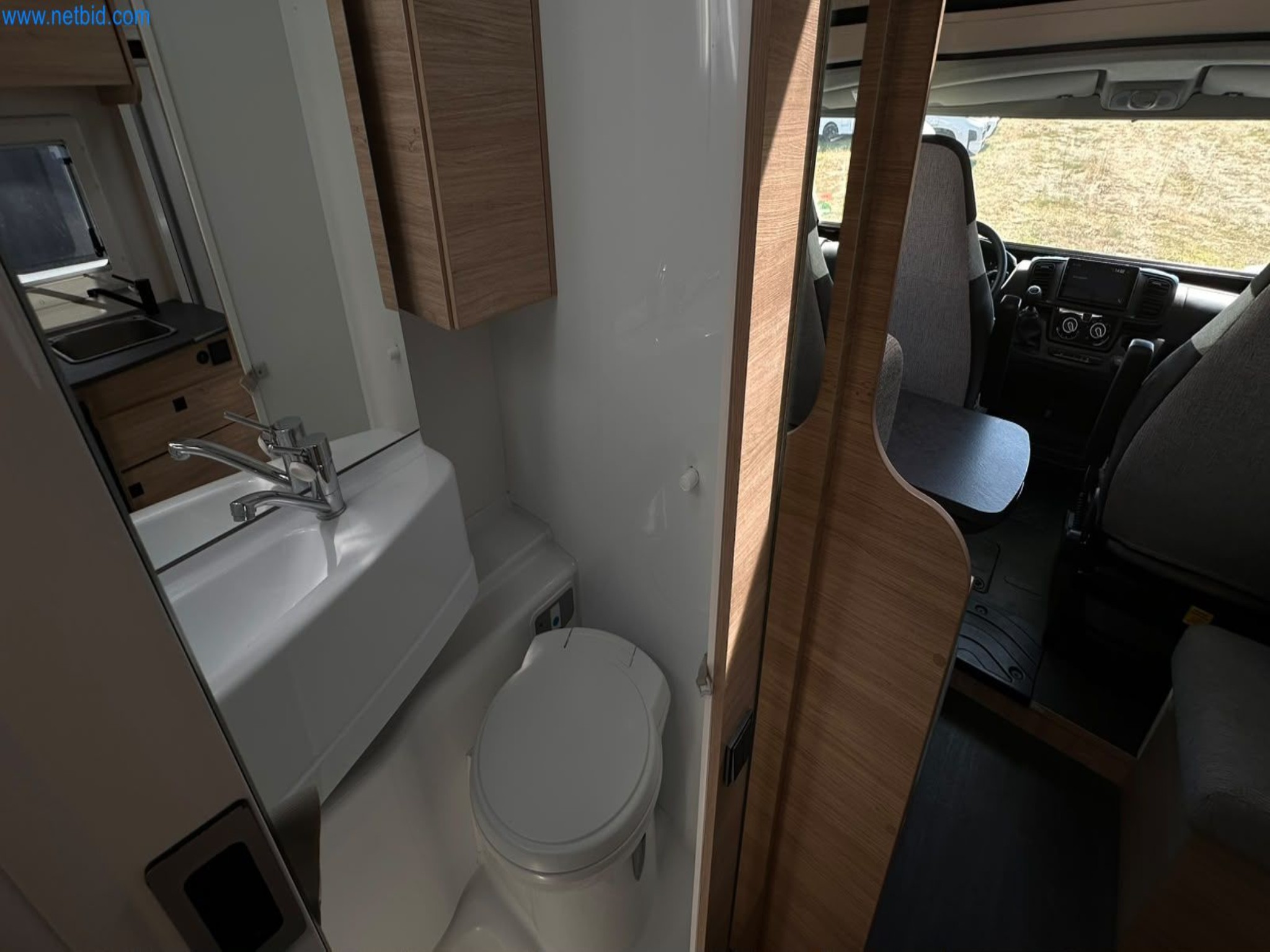 Motorhomes and recreational vehicles, travel trailers, caravan accessories, trucks, office and workshop equipment-4