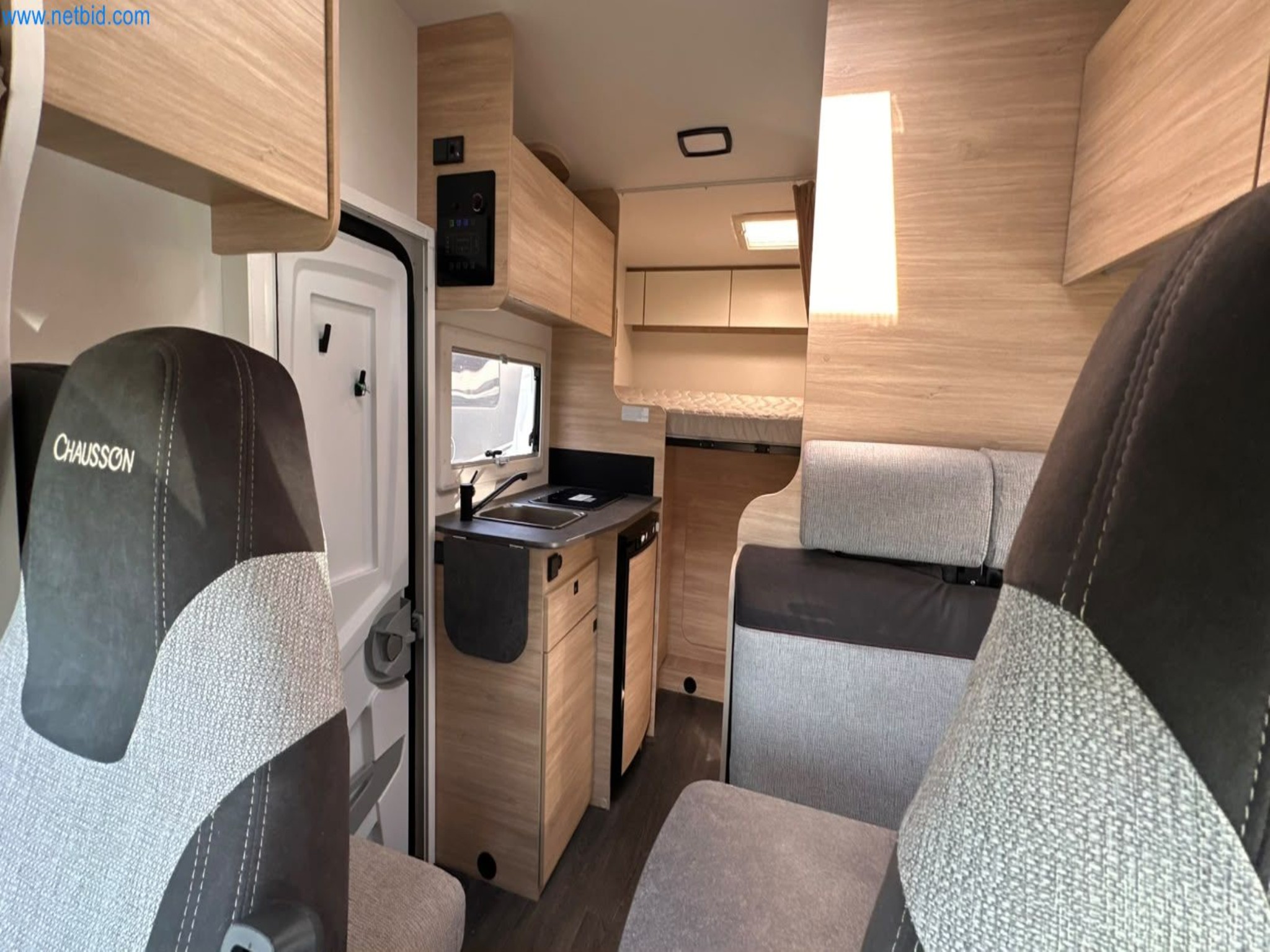 Motorhomes and recreational vehicles, travel trailers, caravan accessories, trucks, office and workshop equipment-7