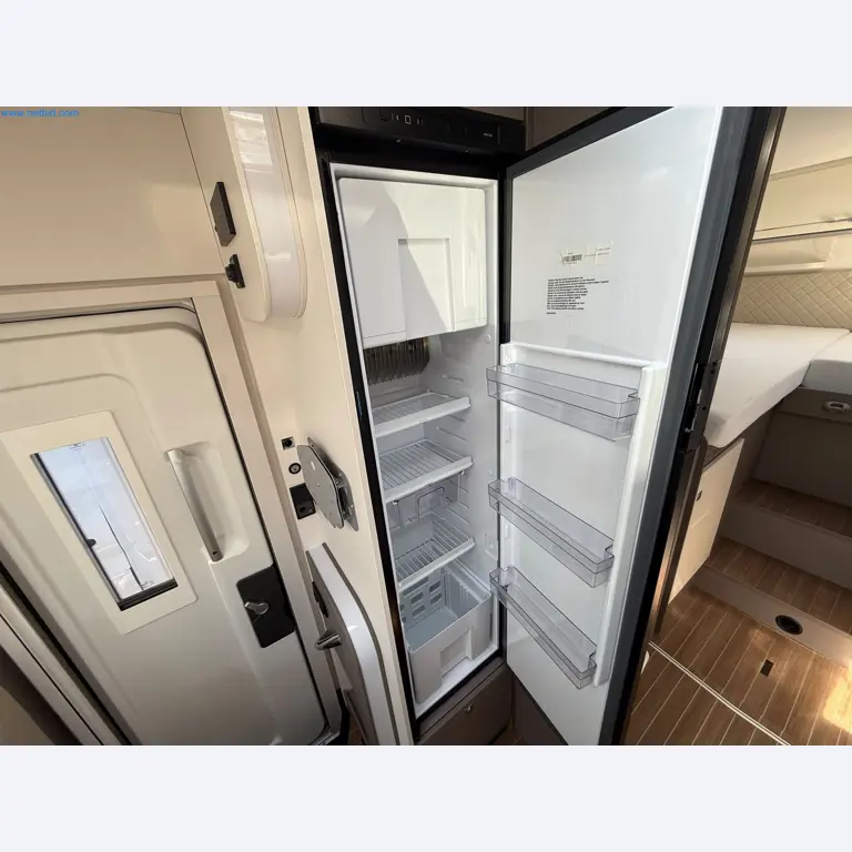 Motorhomes and recreational vehicles, travel trailers, caravan accessories, trucks, office and workshop equipment-17