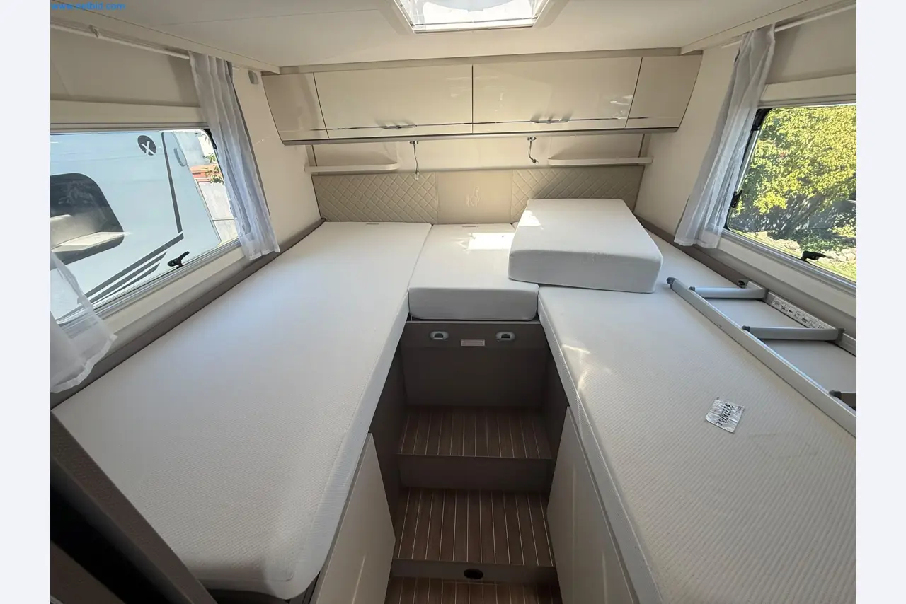 Motorhomes and recreational vehicles, travel trailers, caravan accessories, trucks, office and workshop equipment-18