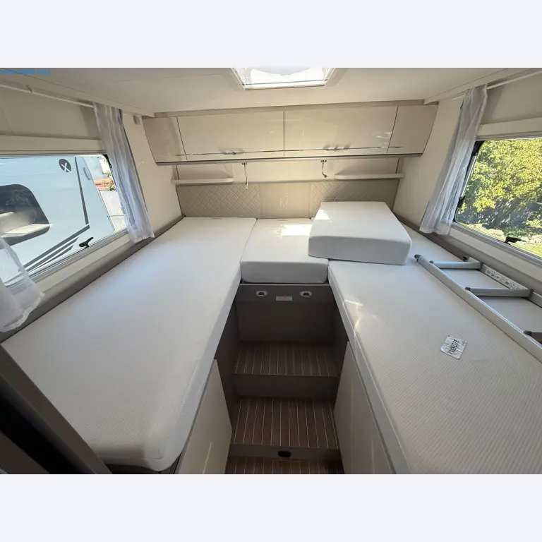 Motorhomes and recreational vehicles, travel trailers, caravan accessories, trucks, office and workshop equipment-18
