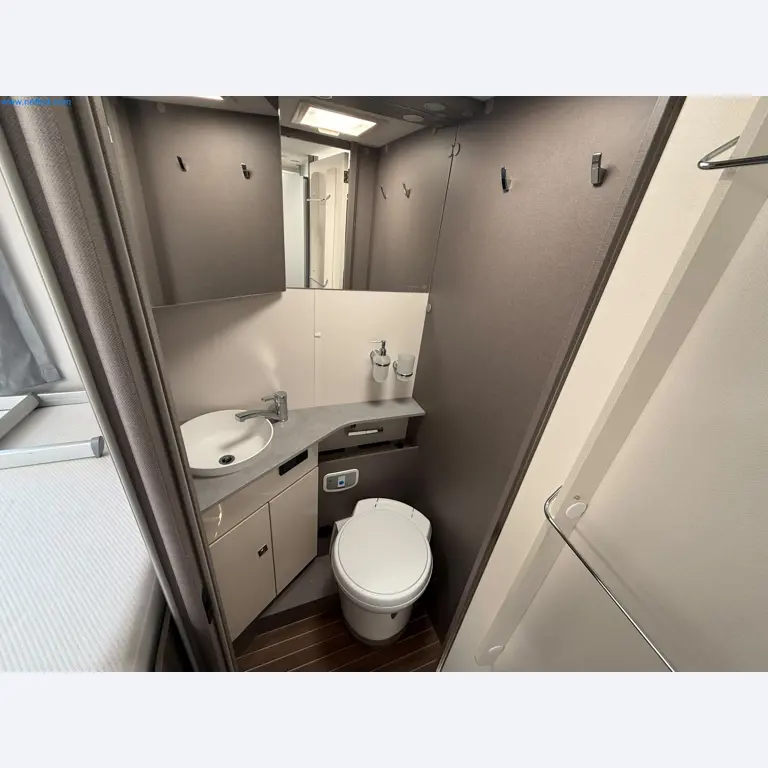 Motorhomes and recreational vehicles, travel trailers, caravan accessories, trucks, office and workshop equipment-19