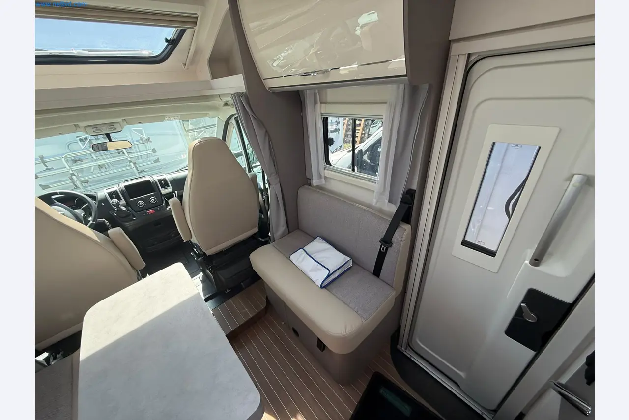 Motorhomes and recreational vehicles, travel trailers, caravan accessories, trucks, office and workshop equipment-20