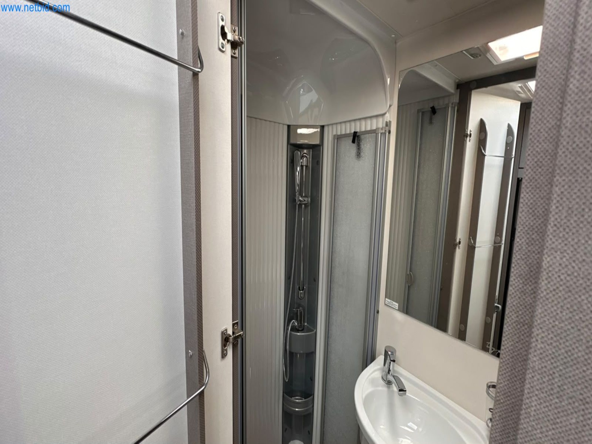 Motorhomes and recreational vehicles, travel trailers, caravan accessories, trucks, office and workshop equipment-15