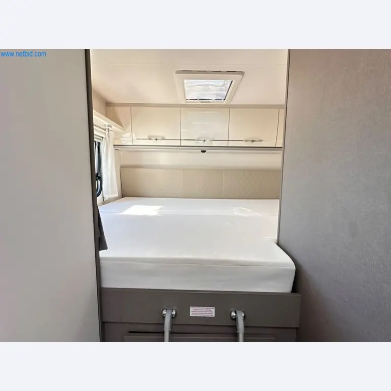 Motorhomes and recreational vehicles, travel trailers, caravan accessories, trucks, office and workshop equipment-18