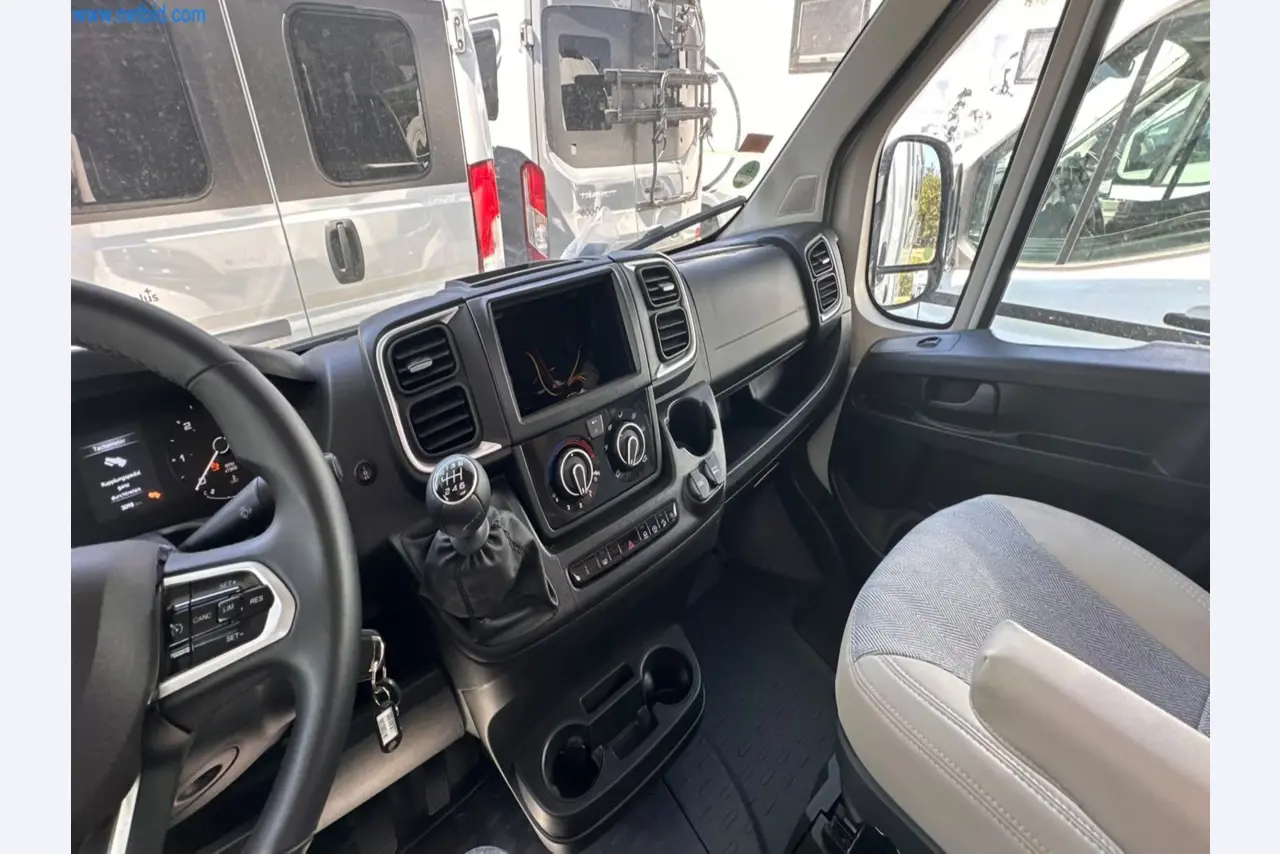 Motorhomes and recreational vehicles, travel trailers, caravan accessories, trucks, office and workshop equipment-7