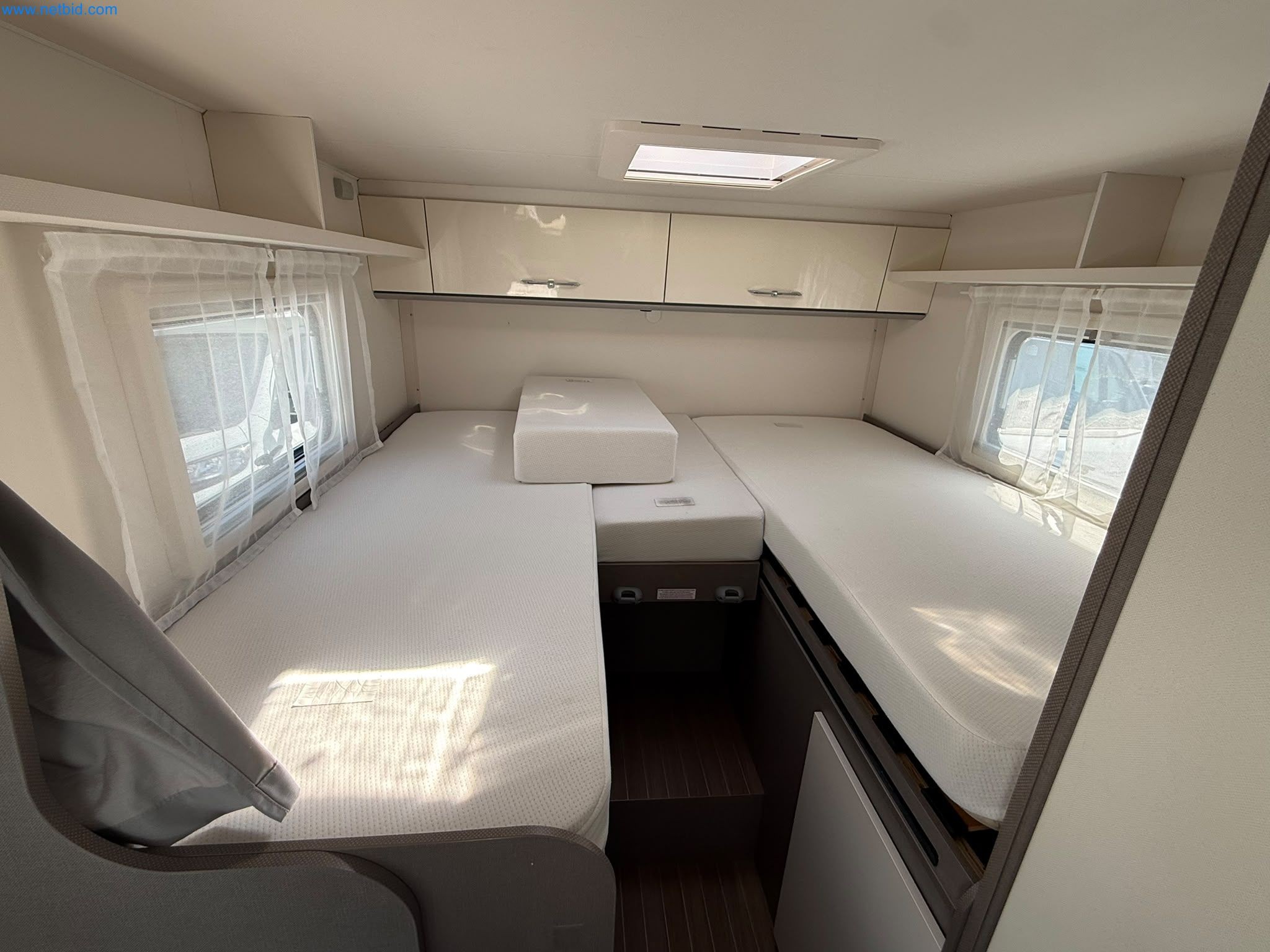 Motorhomes and recreational vehicles, travel trailers, caravan accessories, trucks, office and workshop equipment-13