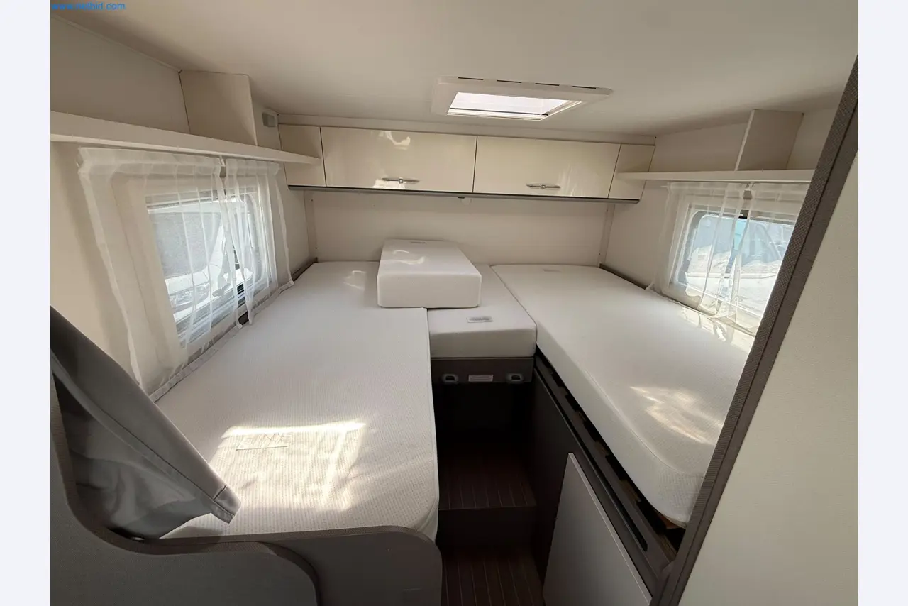 Motorhomes and recreational vehicles, travel trailers, caravan accessories, trucks, office and workshop equipment-13