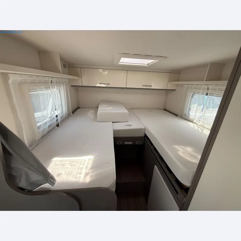 Motorhomes and recreational vehicles, travel trailers, caravan accessories, trucks, office and workshop equipment-13