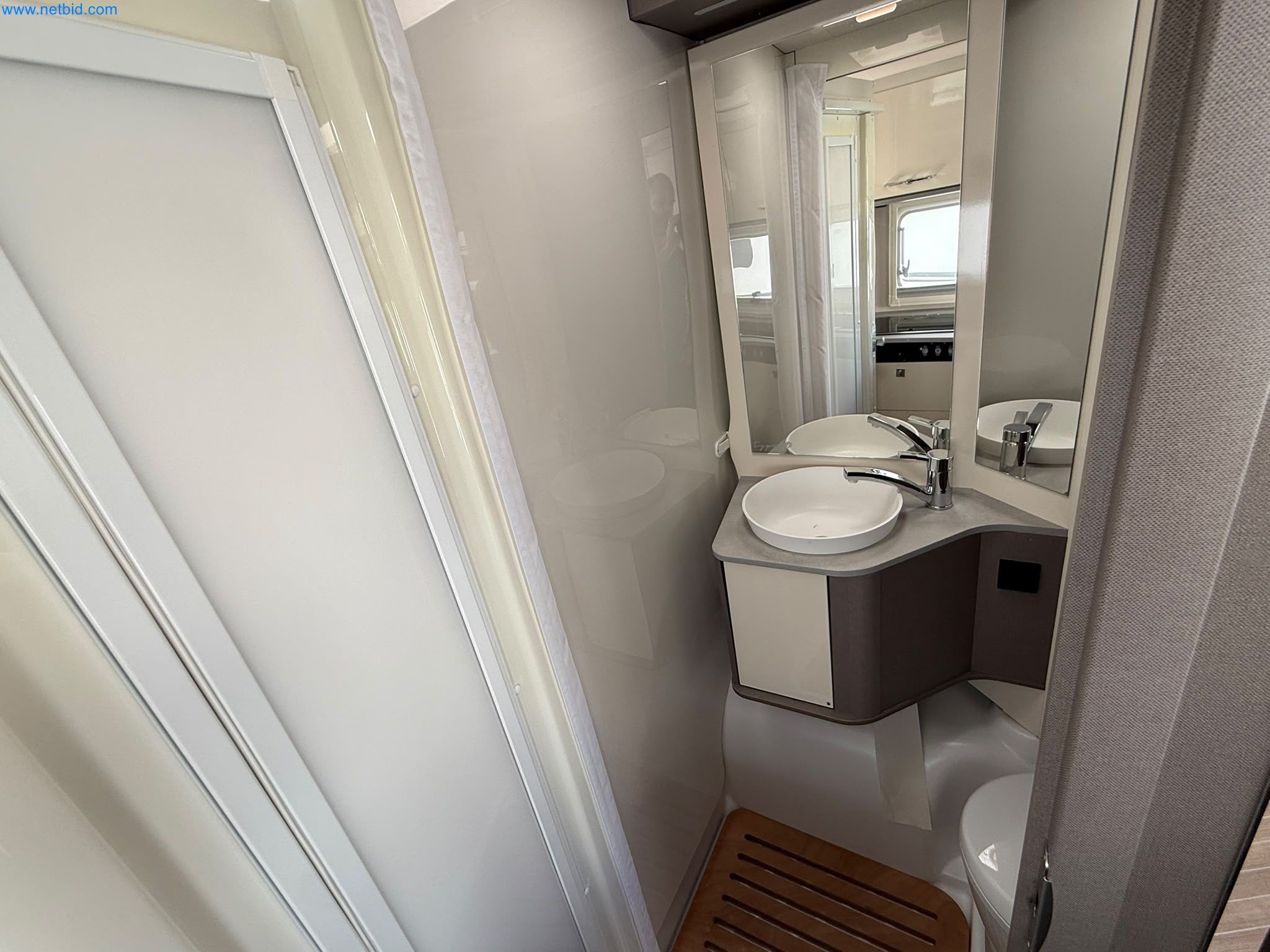 Motorhomes and recreational vehicles, travel trailers, caravan accessories, trucks, office and workshop equipment-14