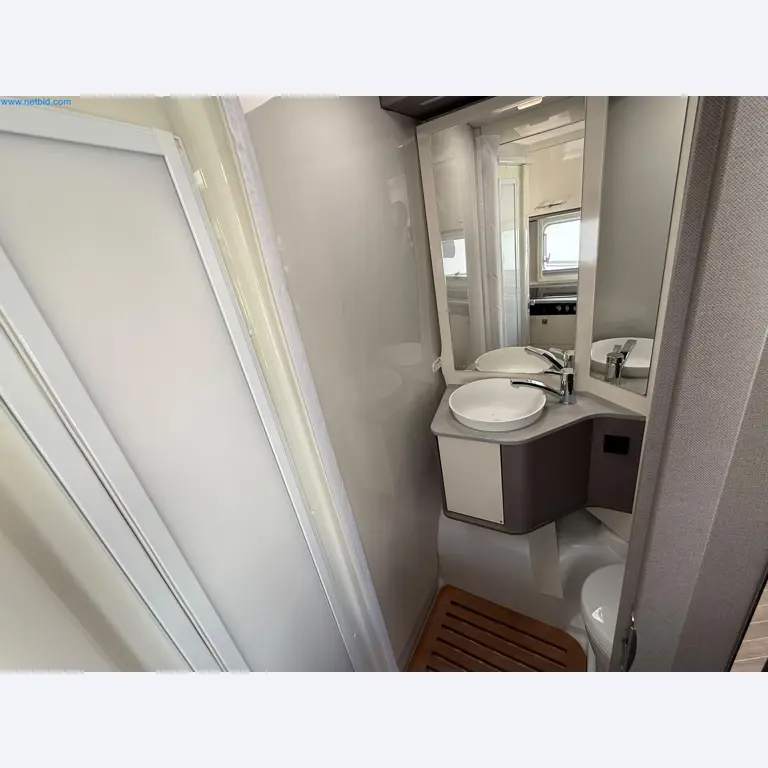 Motorhomes and recreational vehicles, travel trailers, caravan accessories, trucks, office and workshop equipment-14