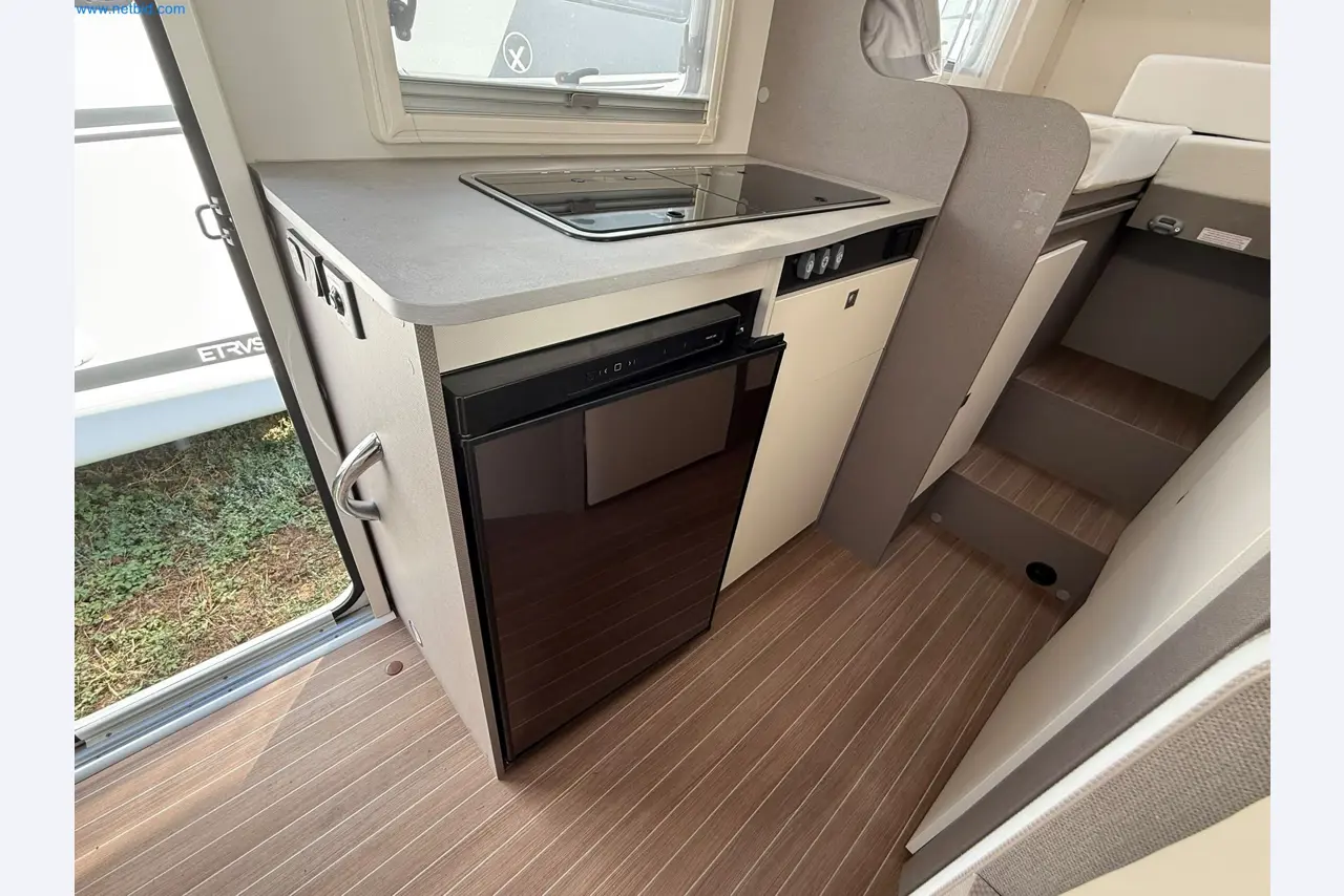 Motorhomes and recreational vehicles, travel trailers, caravan accessories, trucks, office and workshop equipment-15