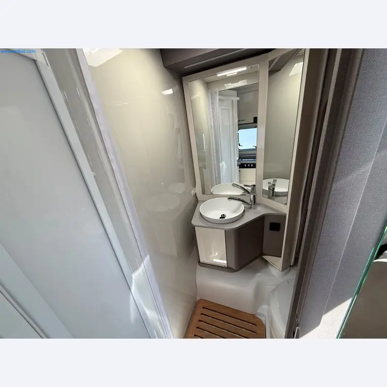 Motorhomes and recreational vehicles, travel trailers, caravan accessories, trucks, office and workshop equipment-14