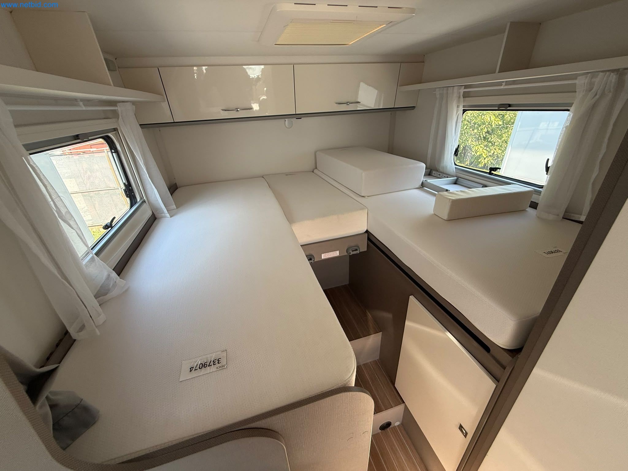 Motorhomes and recreational vehicles, travel trailers, caravan accessories, trucks, office and workshop equipment-18