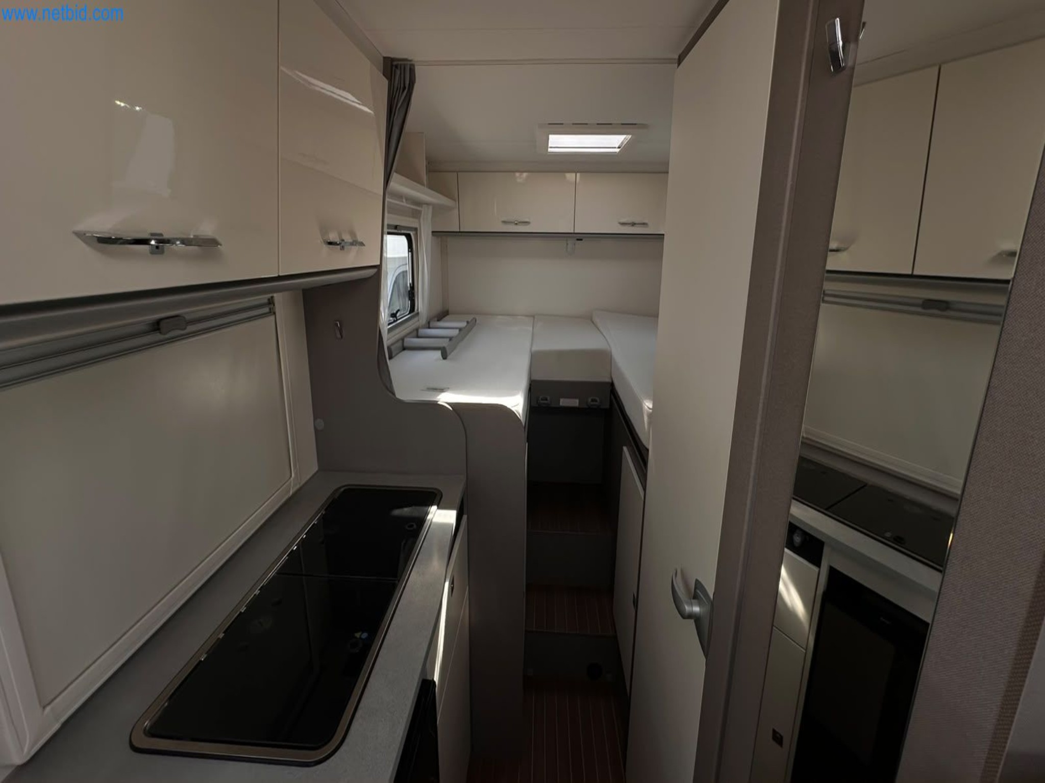 Motorhomes and recreational vehicles, travel trailers, caravan accessories, trucks, office and workshop equipment-14
