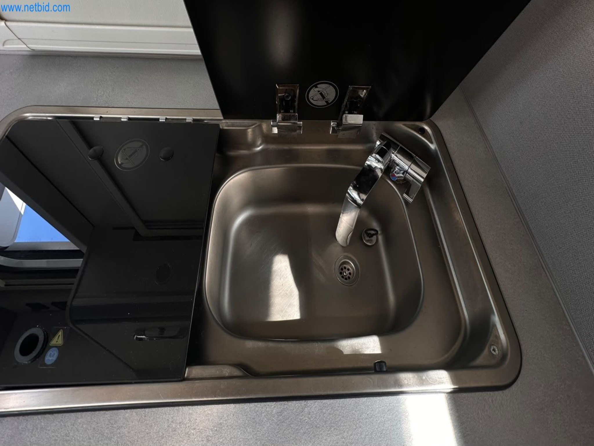 Motorhomes and recreational vehicles, travel trailers, caravan accessories, trucks, office and workshop equipment-3