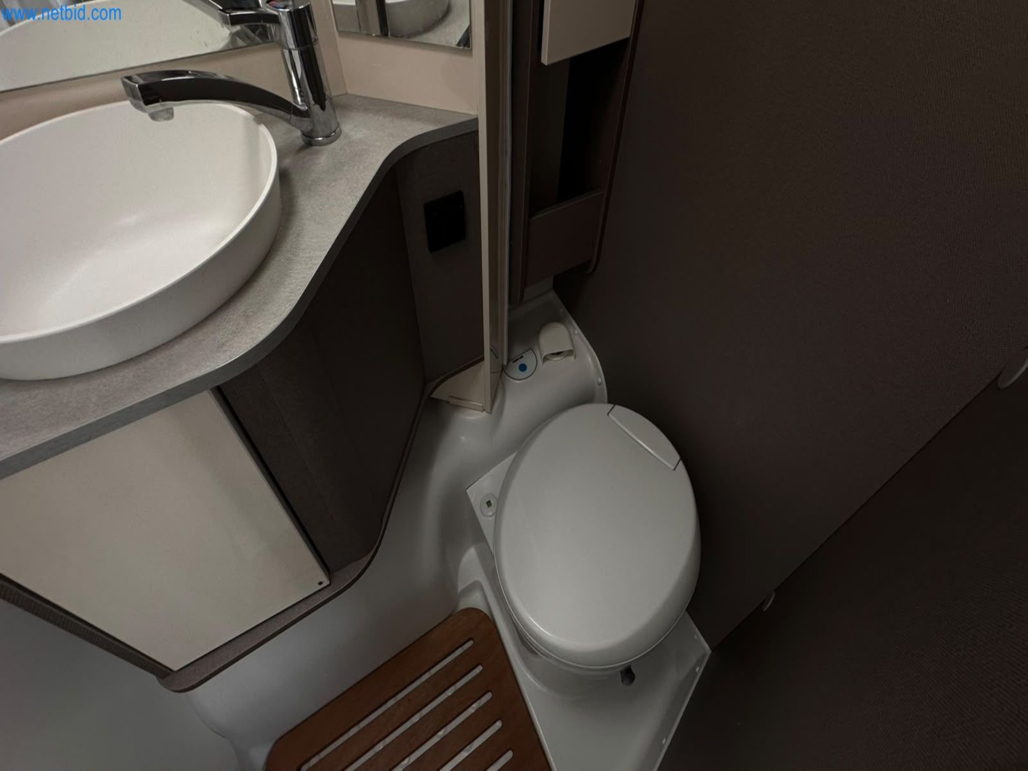 Motorhomes and recreational vehicles, travel trailers, caravan accessories, trucks, office and workshop equipment-6
