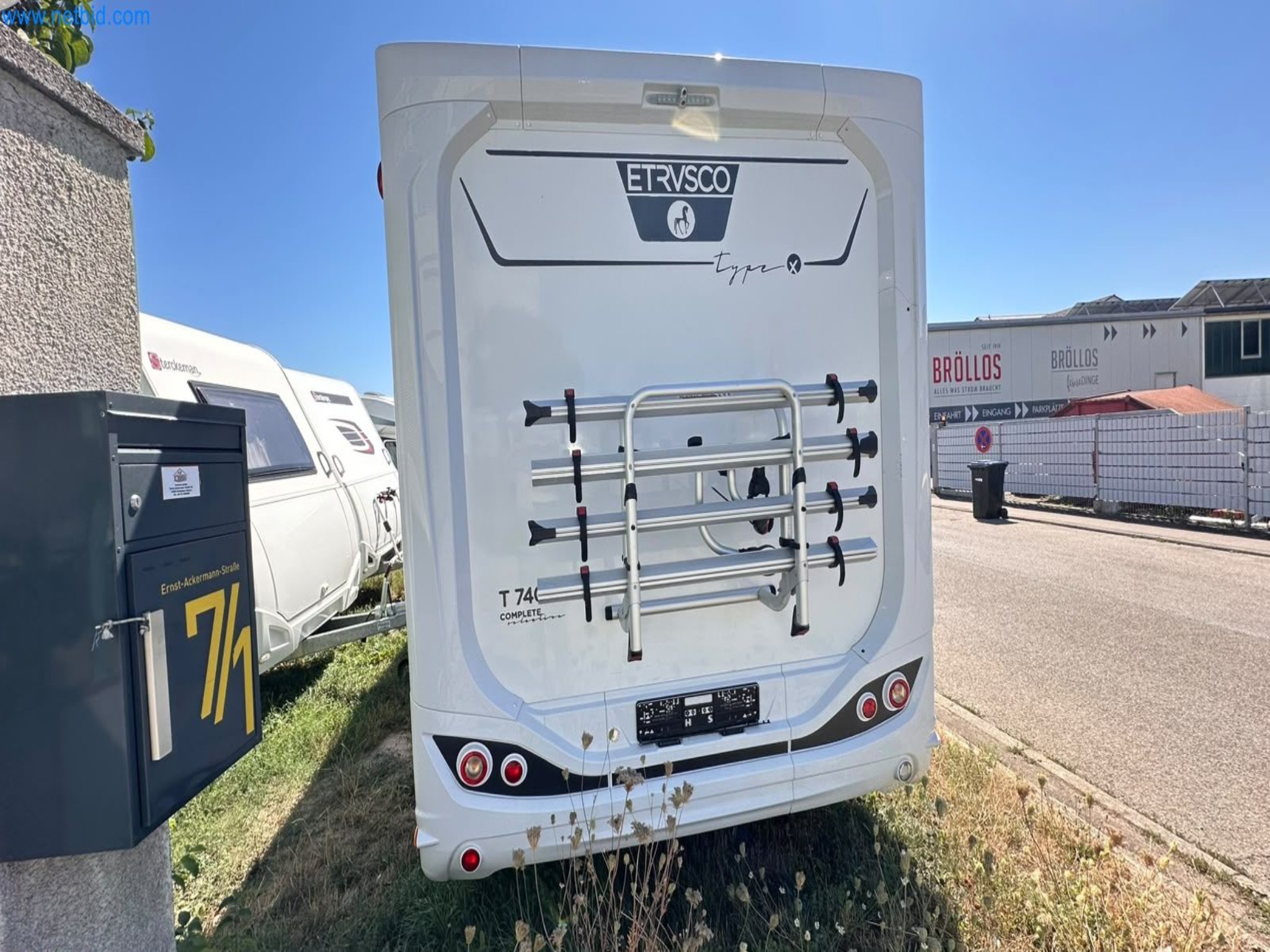 Motorhomes and recreational vehicles, travel trailers, caravan accessories, trucks, office and workshop equipment-14