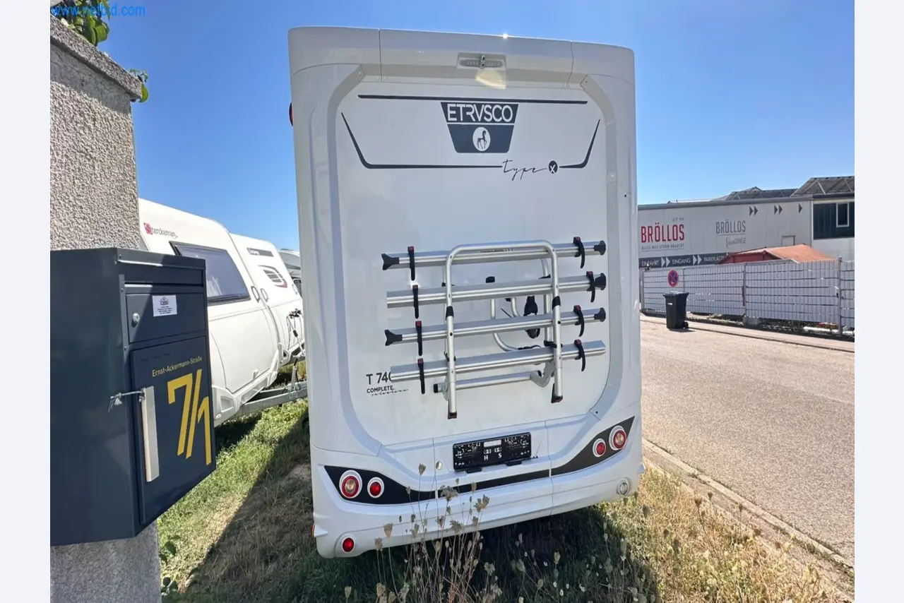 Motorhomes and recreational vehicles, travel trailers, caravan accessories, trucks, office and workshop equipment-14