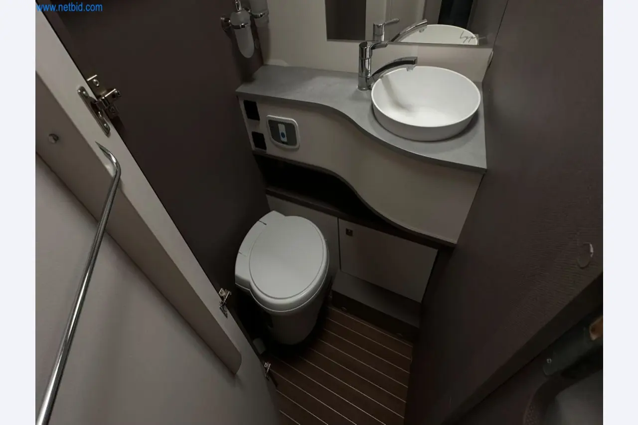 Motorhomes and recreational vehicles, travel trailers, caravan accessories, trucks, office and workshop equipment-6