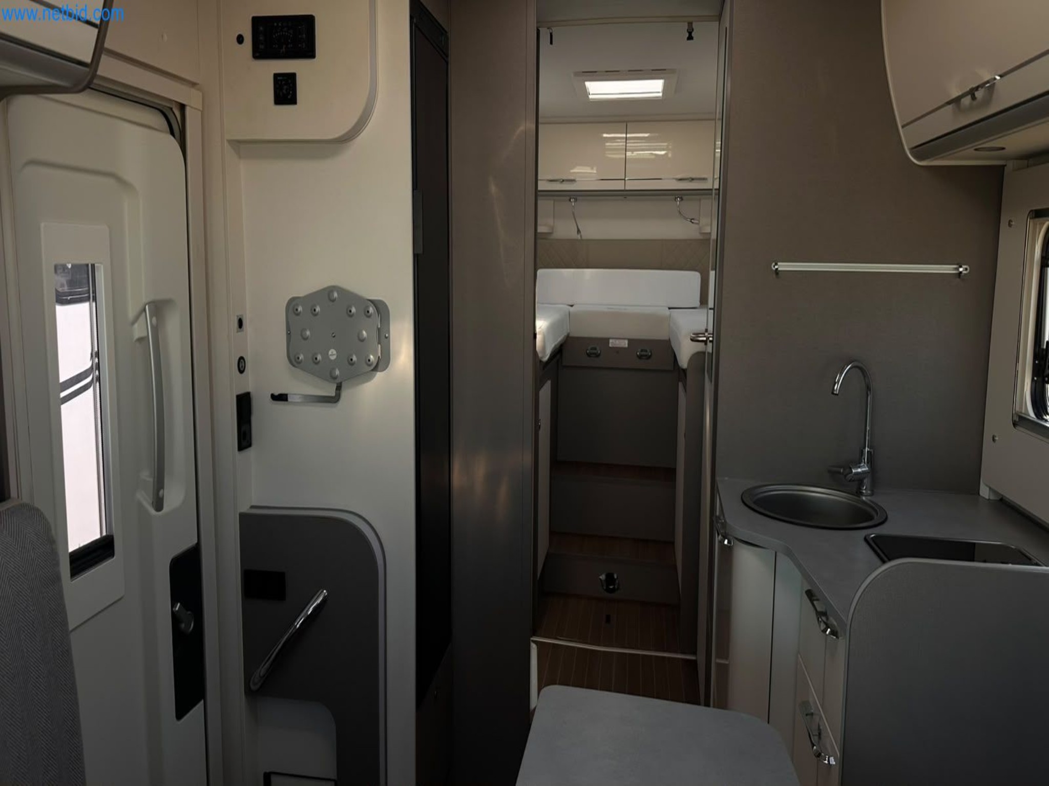 Motorhomes and recreational vehicles, travel trailers, caravan accessories, trucks, office and workshop equipment-21