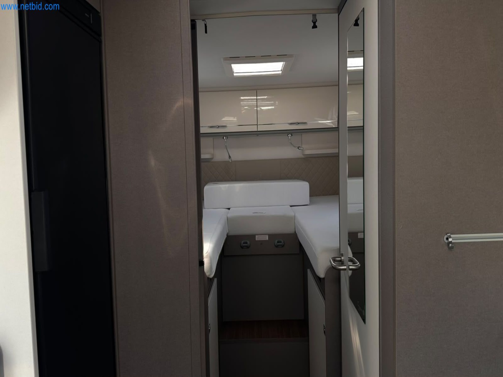 Motorhomes and recreational vehicles, travel trailers, caravan accessories, trucks, office and workshop equipment-28