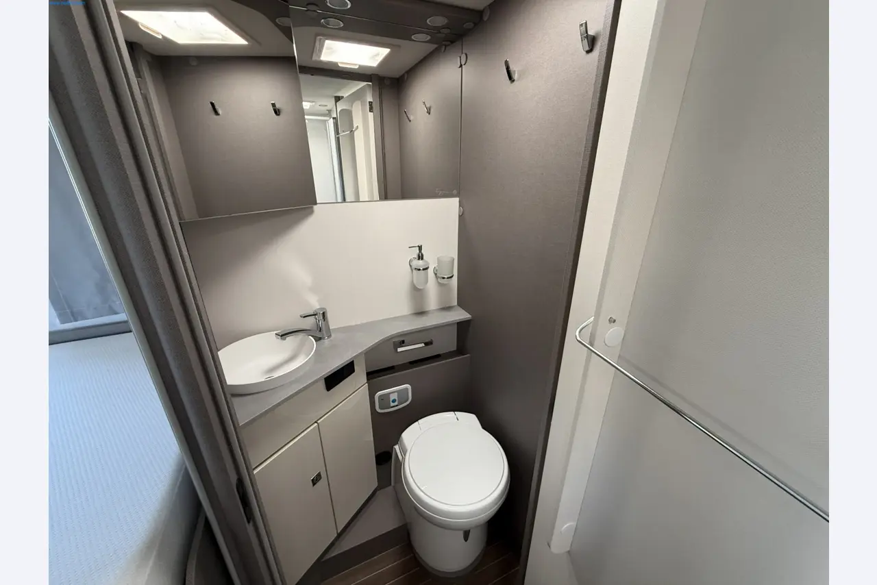 Motorhomes and recreational vehicles, travel trailers, RV accessories, trucks, office and workshop equipment-16