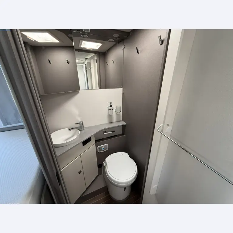 Motorhomes and recreational vehicles, travel trailers, RV accessories, trucks, office and workshop equipment-16