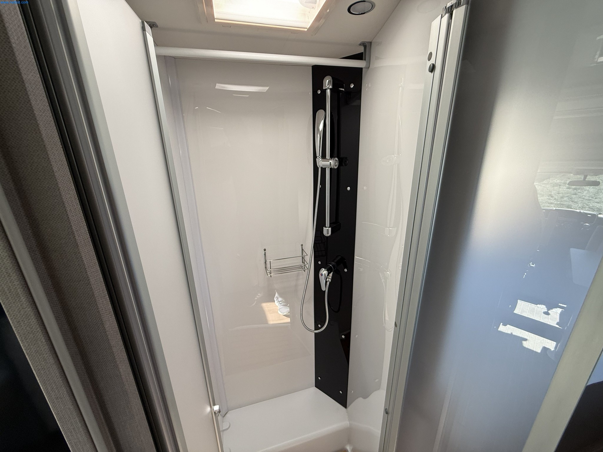 Motorhomes and recreational vehicles, travel trailers, RV accessories, trucks, office and workshop equipment-17