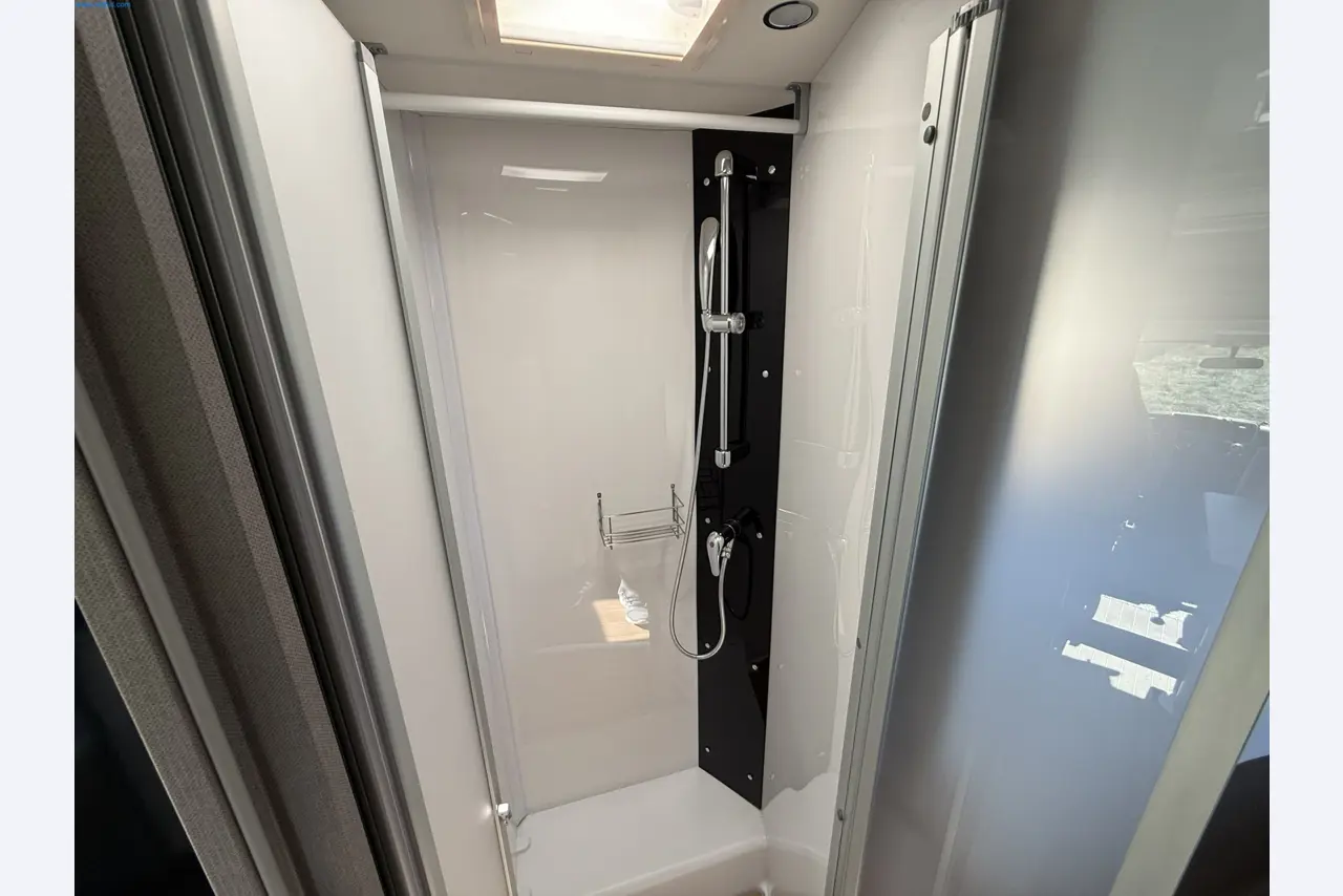 Motorhomes and recreational vehicles, travel trailers, RV accessories, trucks, office and workshop equipment-17
