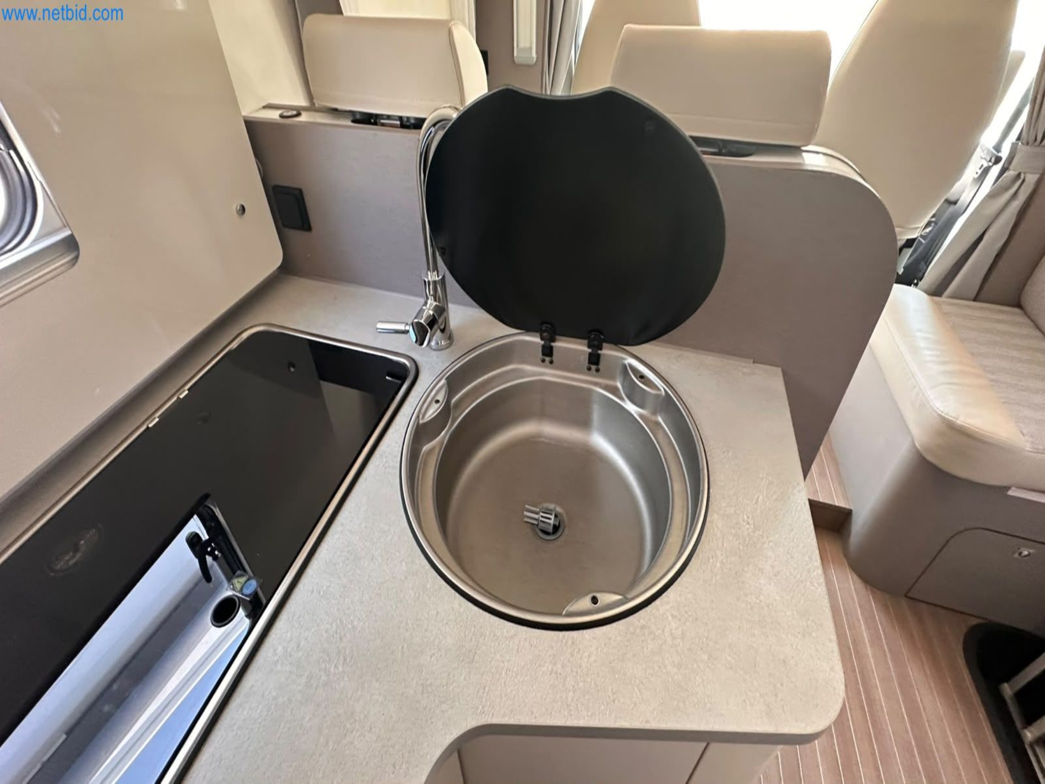 Motorhomes and recreational vehicles, travel trailers, caravan accessories, trucks, office and workshop equipment-12