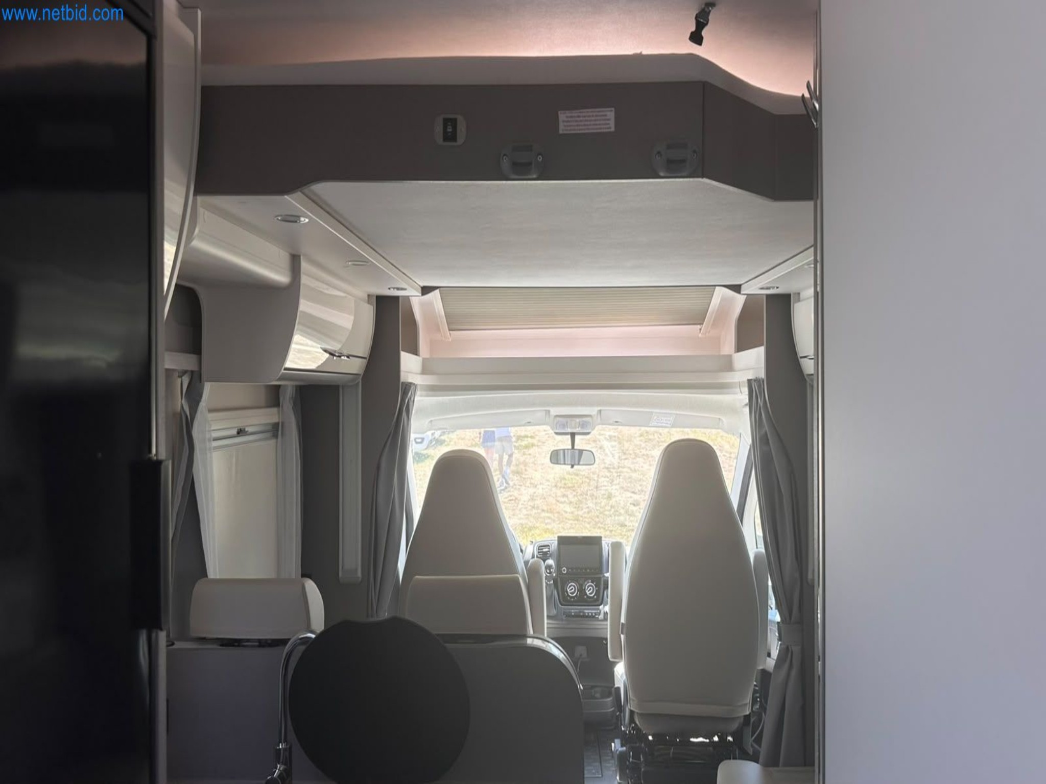 Motorhomes and recreational vehicles, travel trailers, caravan accessories, trucks, office and workshop equipment-14