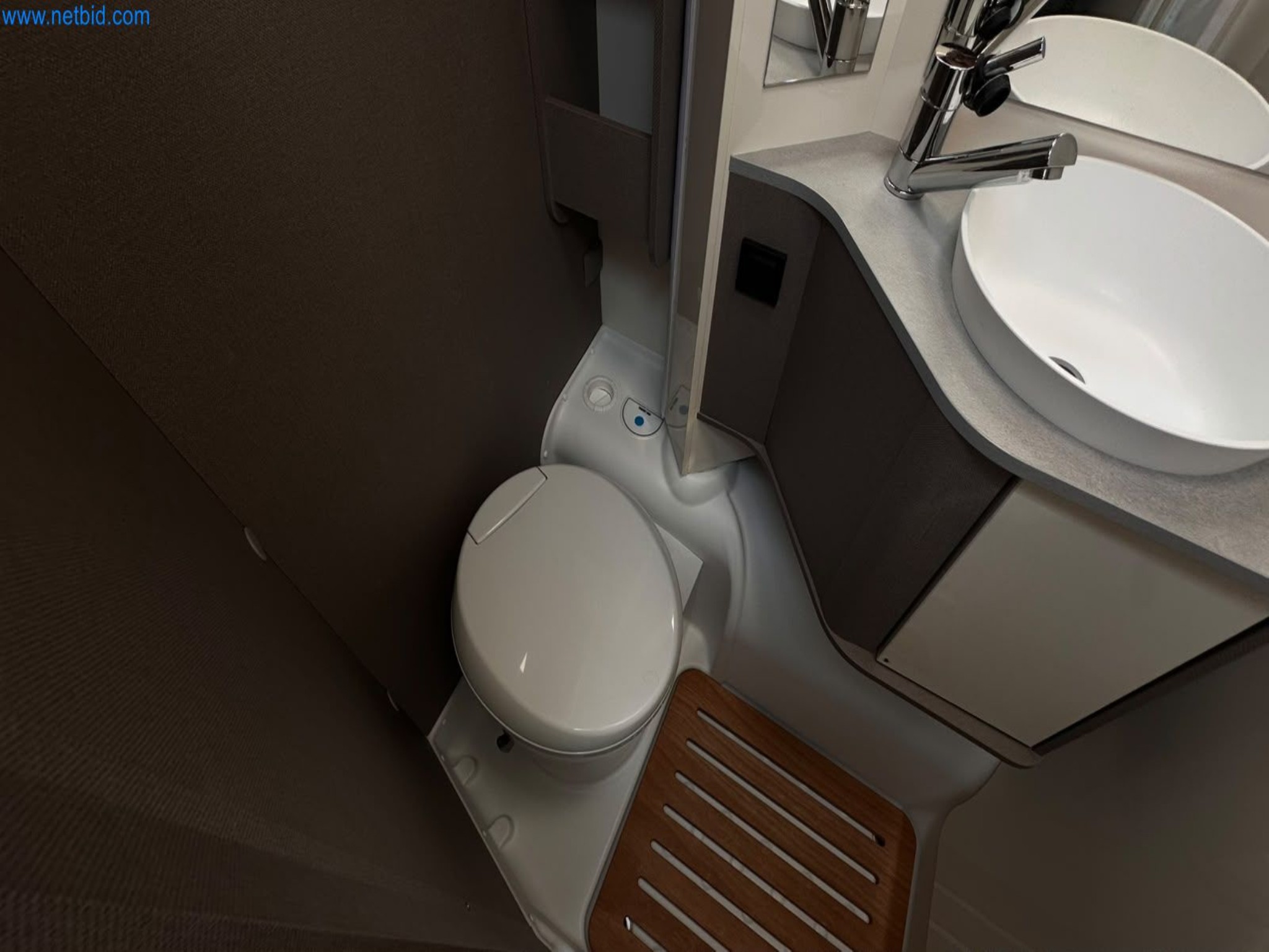 Motorhomes and recreational vehicles, travel trailers, caravan accessories, trucks, office and workshop equipment-12