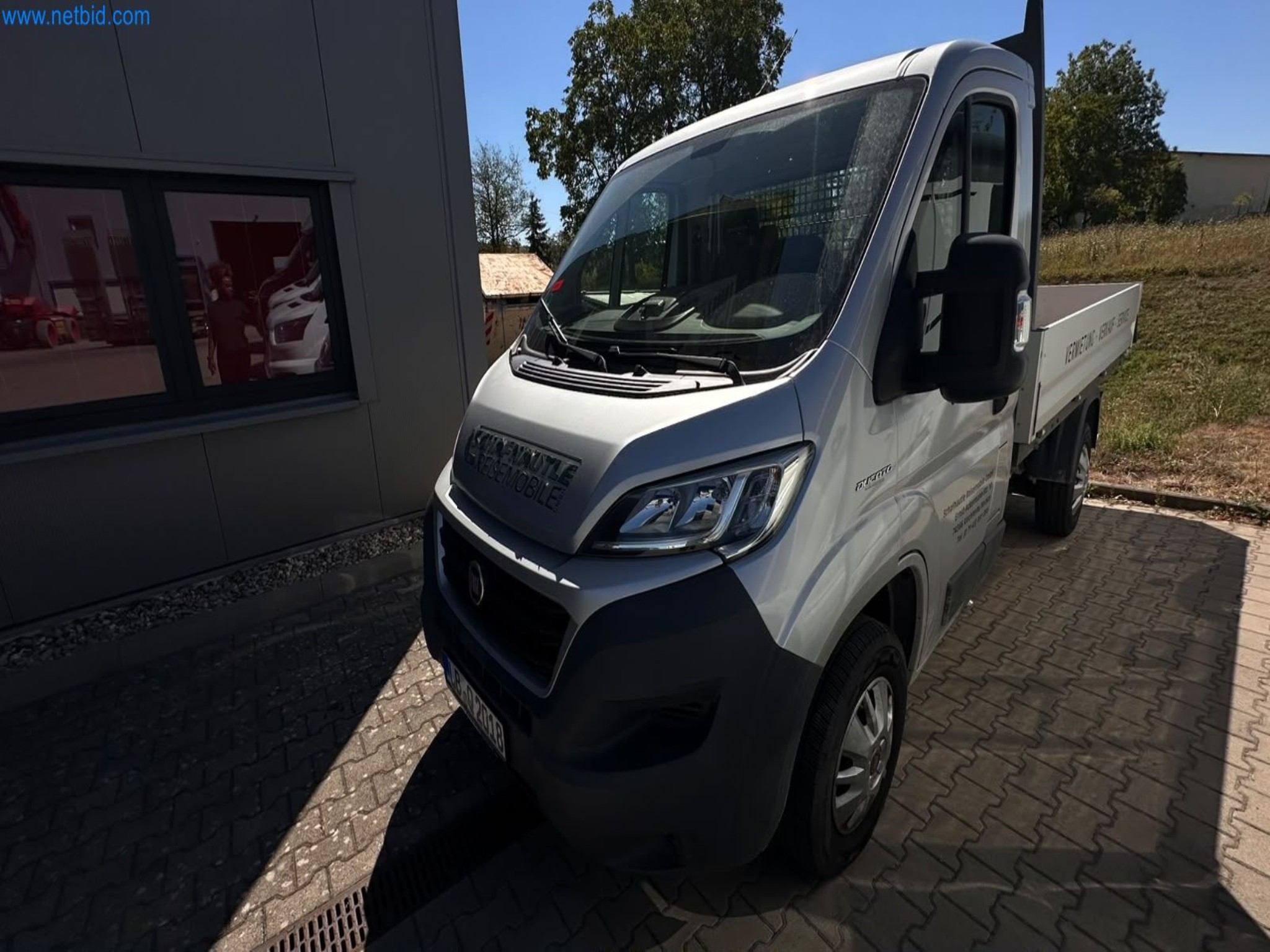 Motorhomes and recreational vehicles, travel trailers, caravan accessories, trucks, office and workshop equipment-4