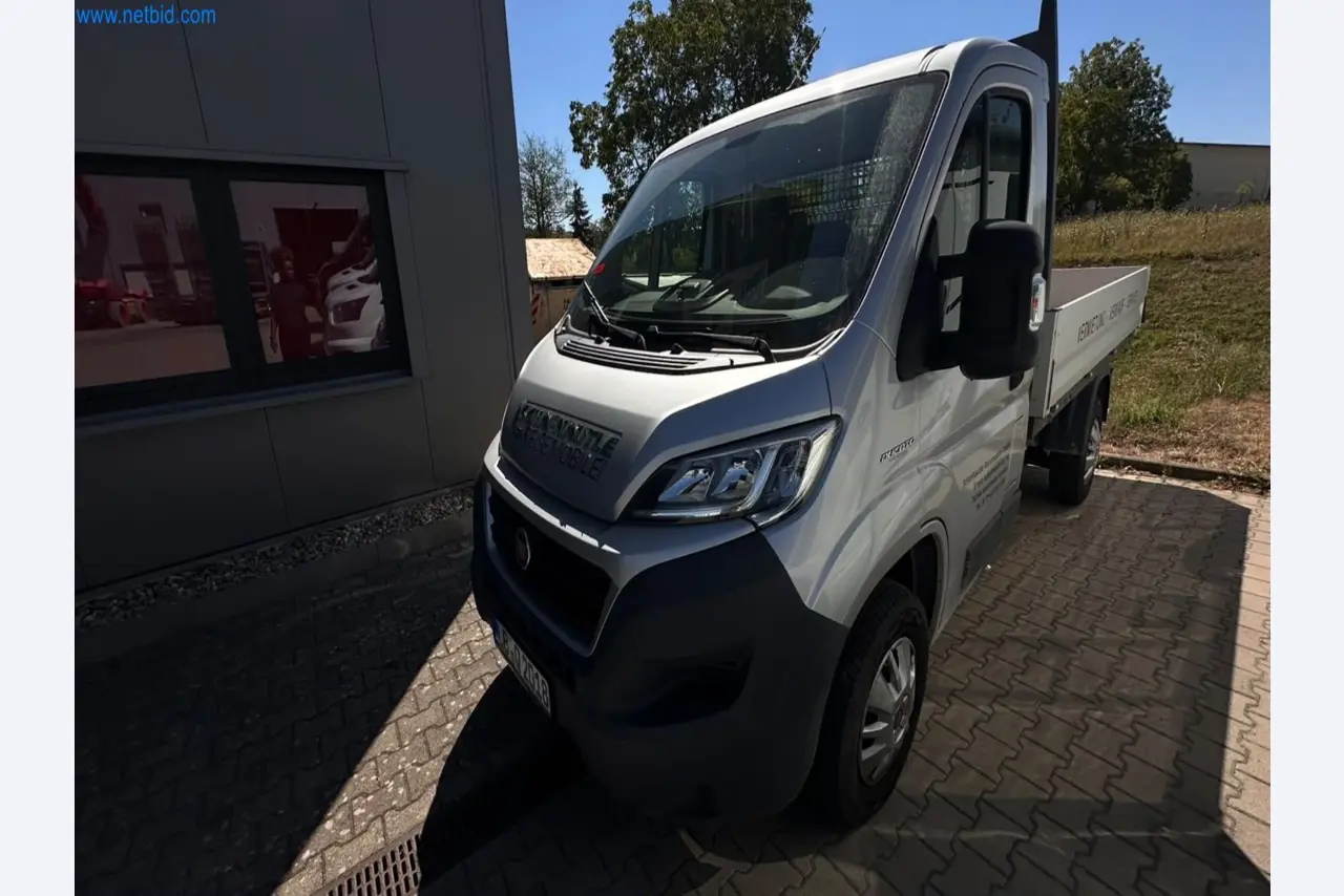 Motorhomes and recreational vehicles, travel trailers, caravan accessories, trucks, office and workshop equipment-4