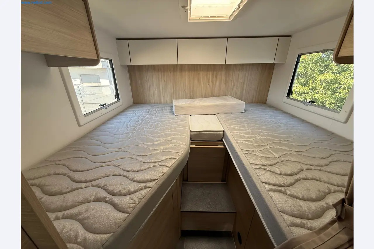 Motorhomes and recreational vehicles, travel trailers, caravan accessories, trucks, office and workshop equipment-12