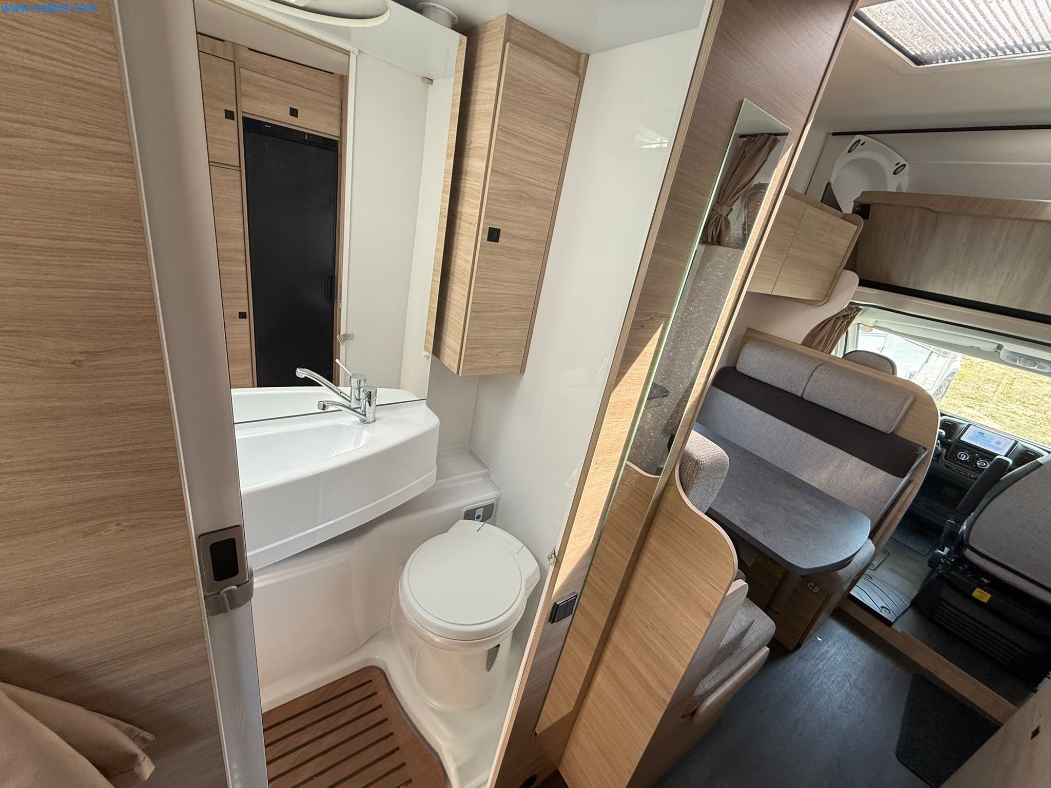 Motorhomes and recreational vehicles, travel trailers, caravan accessories, trucks, office and workshop equipment-14