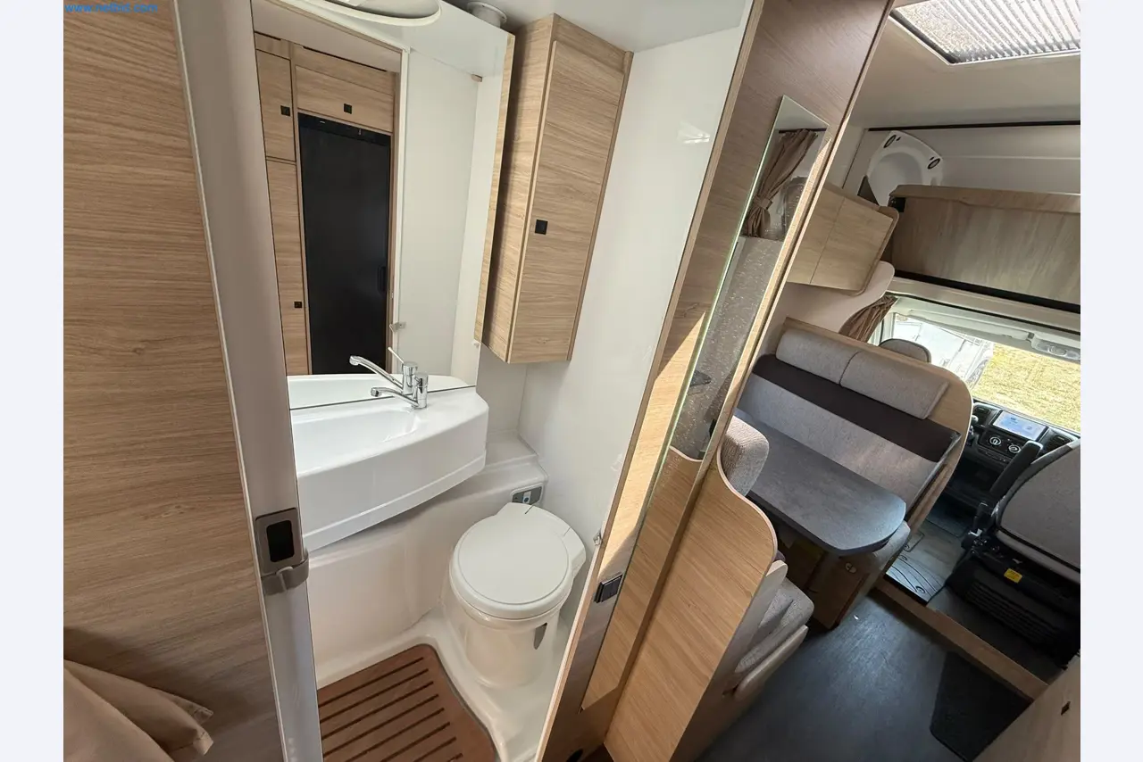 Motorhomes and recreational vehicles, travel trailers, caravan accessories, trucks, office and workshop equipment-14