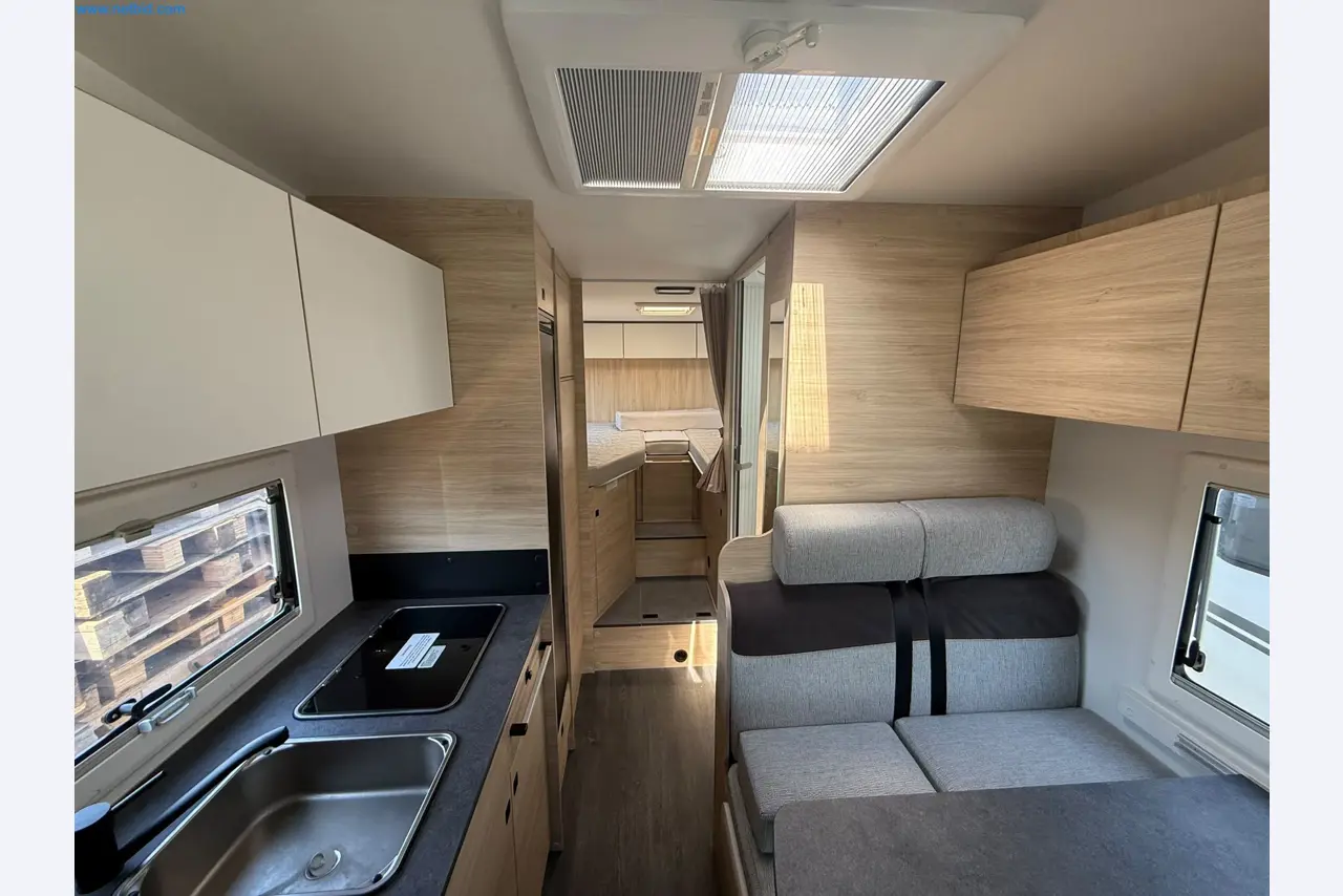 Motorhomes and recreational vehicles, travel trailers, caravan accessories, trucks, office and workshop equipment-16