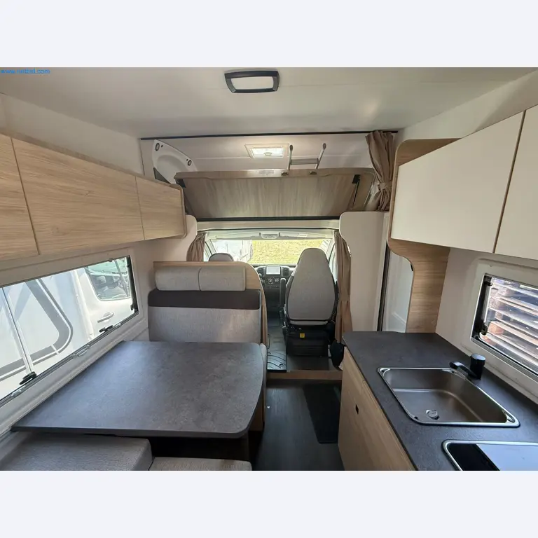 Motorhomes and recreational vehicles, travel trailers, caravan accessories, trucks, office and workshop equipment-17